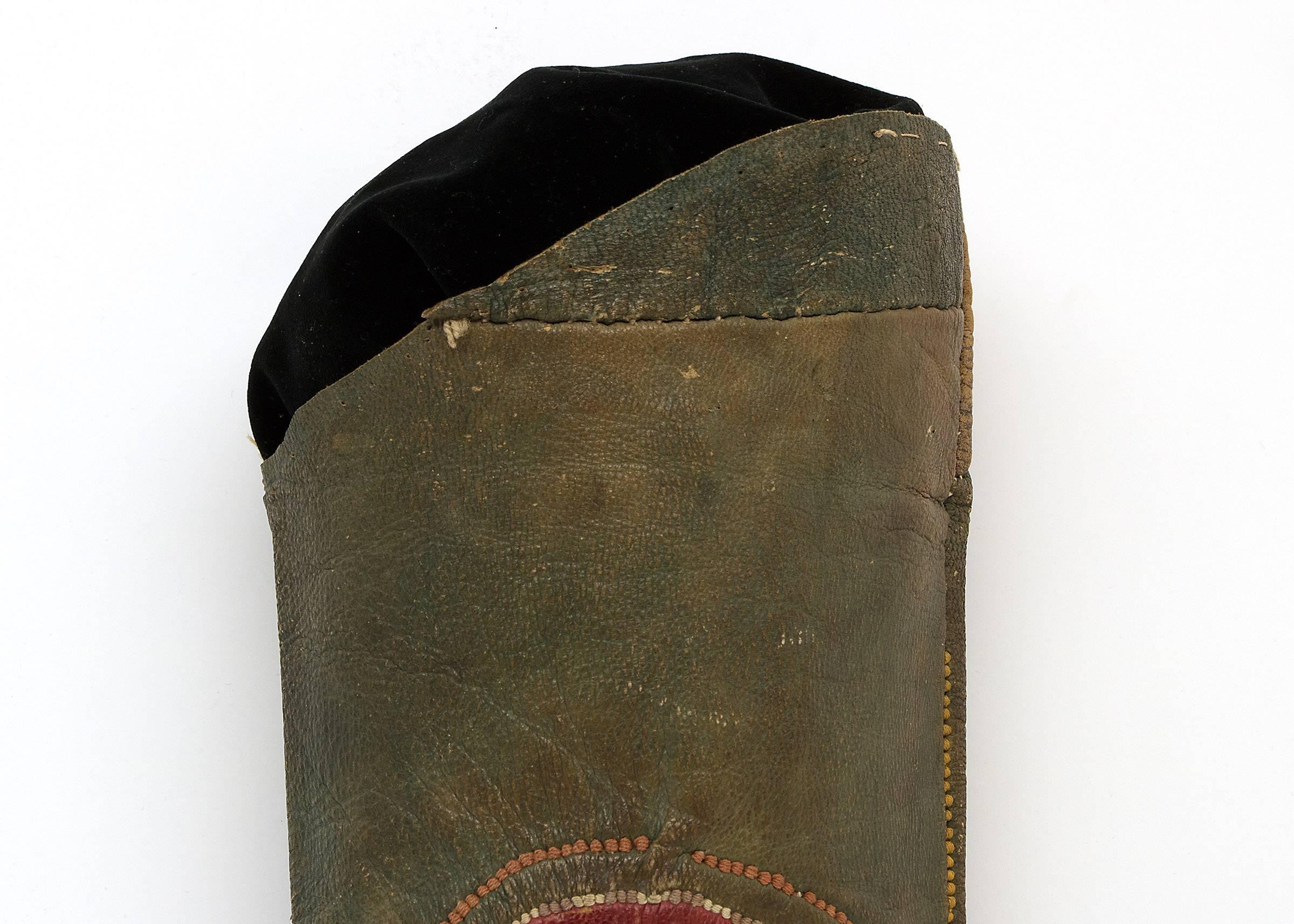 Pair of Antique Embroidered Kirghiz Riding Boots, 1900-1930s 1