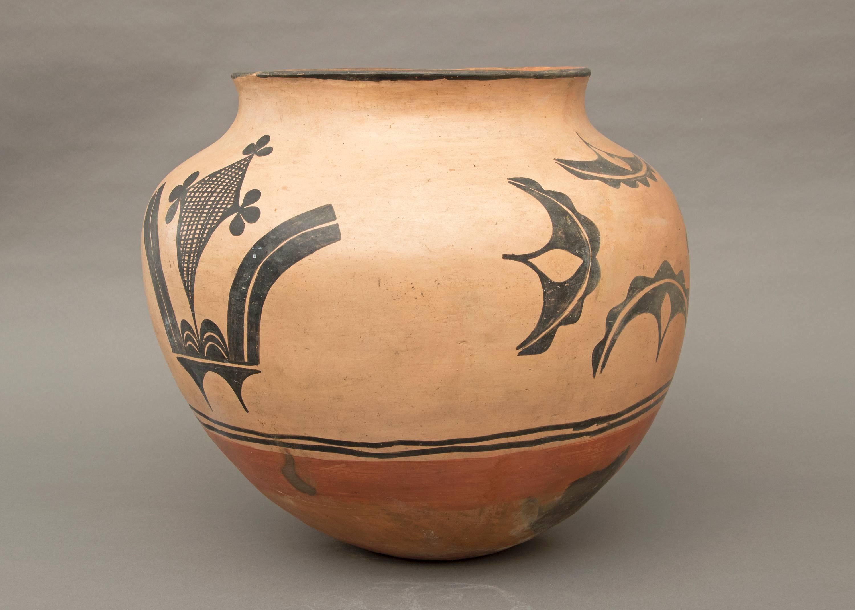 19th Century Large Antique Native American Pottery Jar, Santo Domingo Pueblo, circa 1900