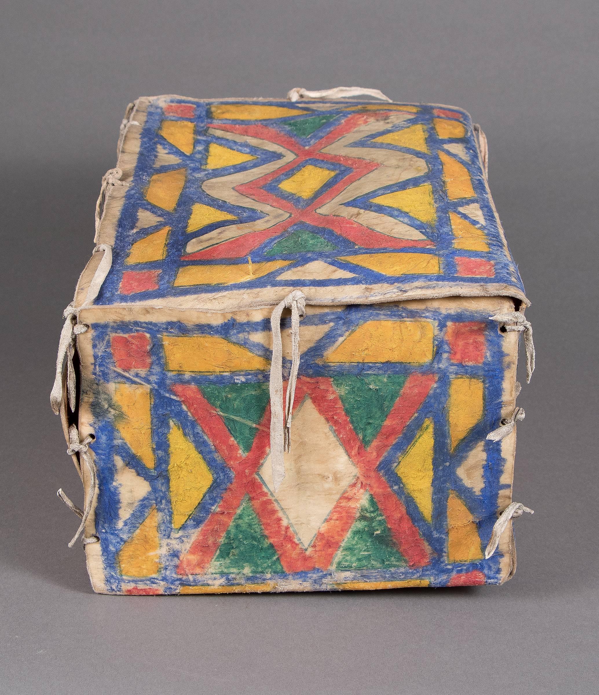 Antique Native American Painted Parfleche Box, Sioux, circa 1880 In Good Condition In Denver, CO