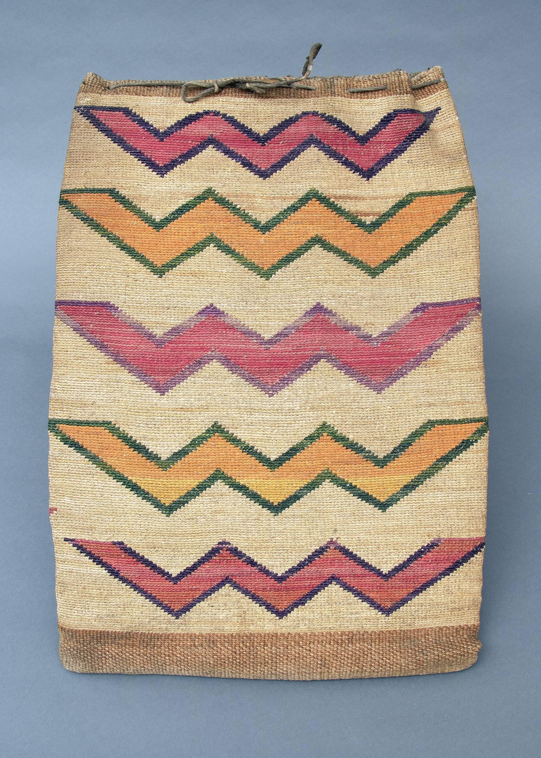 Native American Cornhusk Bag, Plateau, 19th Century In Excellent Condition In Denver, CO