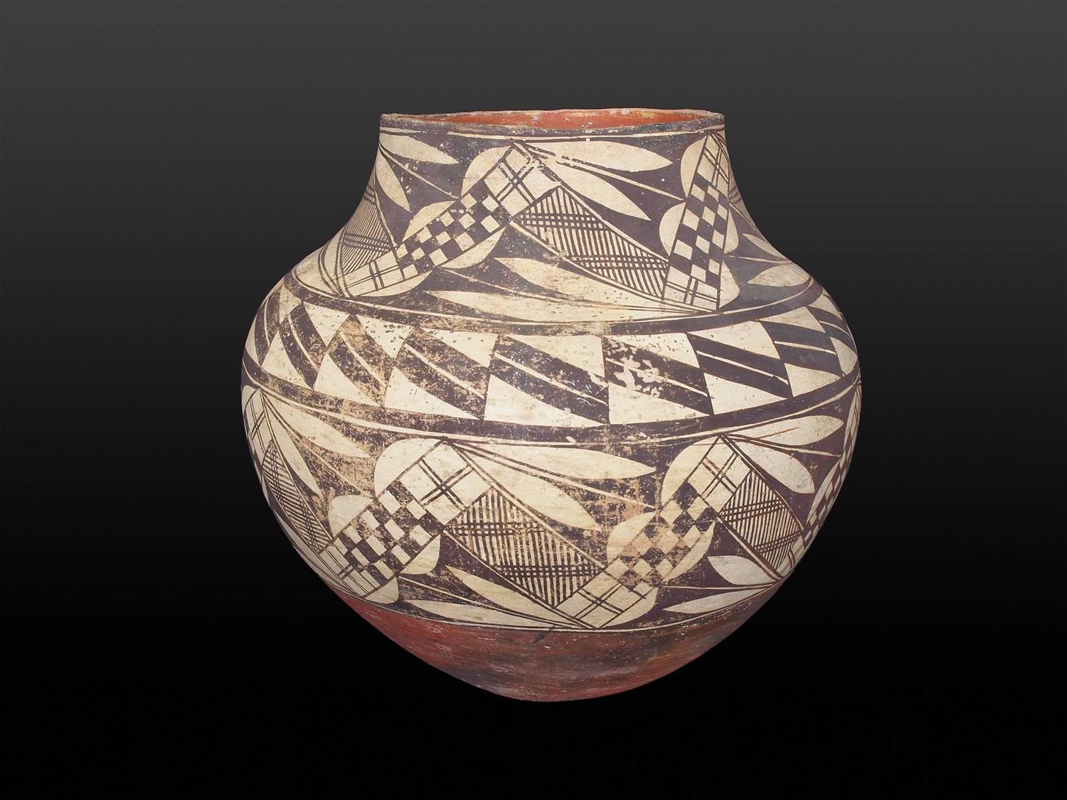 Antique Native American Pottery Olla, 19th Century For Sale at