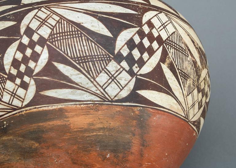 Antique Native American Pottery Olla, 19th Century For Sale at