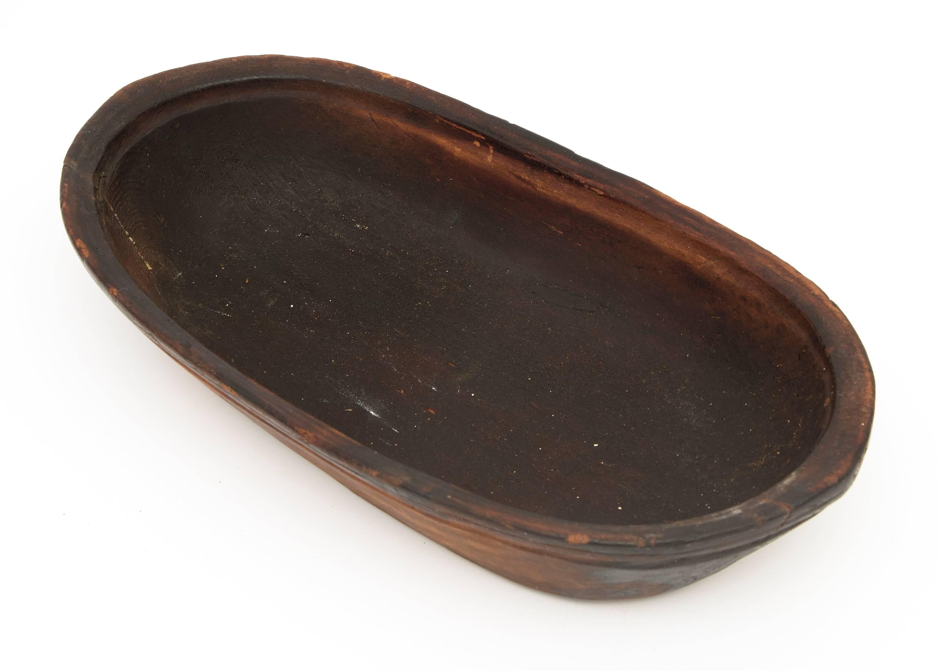 Inuit (Eskimo) oblong bowl from the 19th century with great patina. Bowl measures 14.5 x 8 x 2.75 inches. 

The Inuit territory includes northern Canada and parts of Alaska.

Expedited and International shipping is available; please contact us