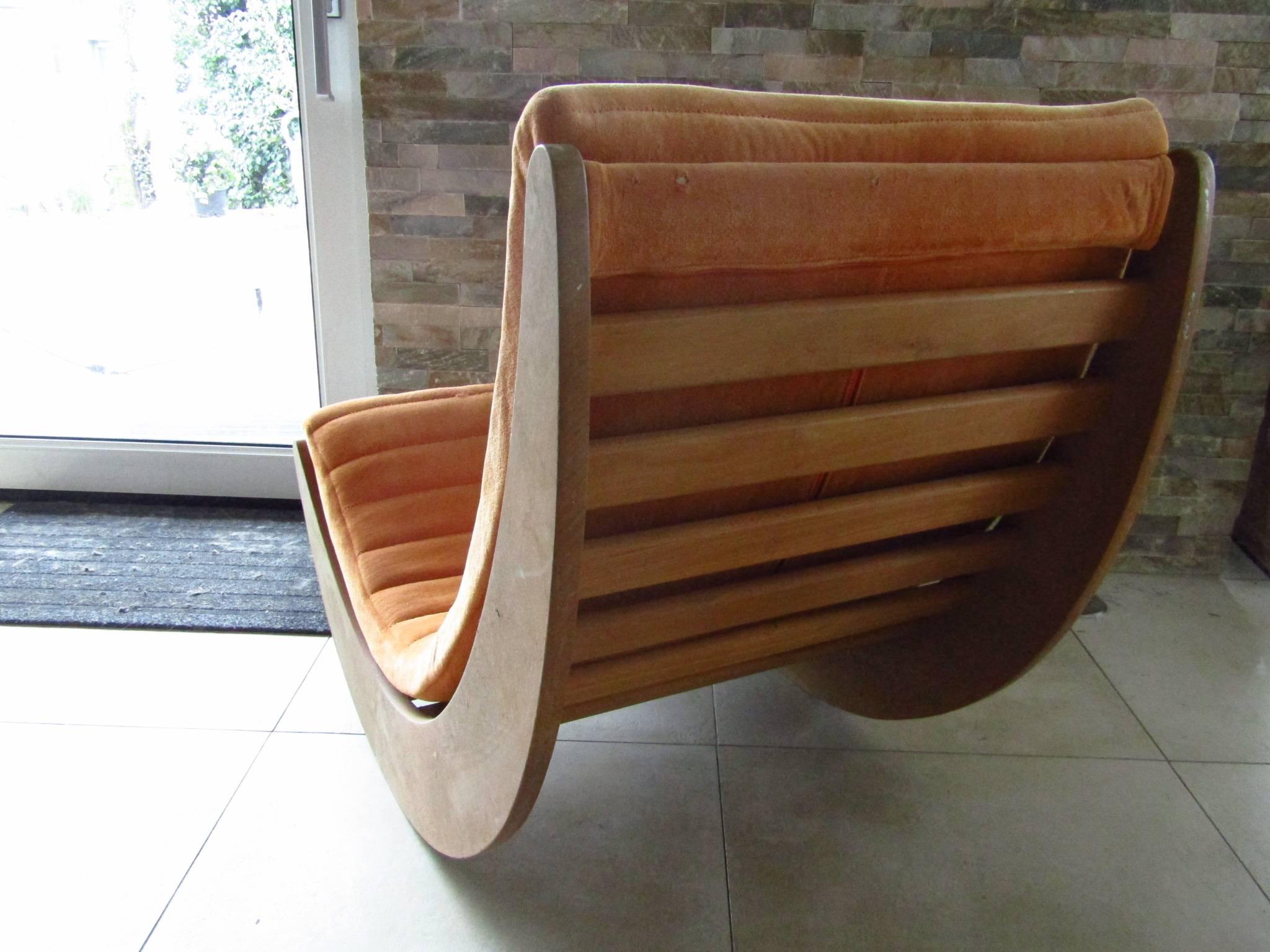 This unique floor rocker features the progressive Mid-Century style of Danish designer Verner Panton, originally released in 1974 for Rosenthal Studioline. Untouched, unrestored original condition, solid, no structural damages! 
We can offer full
