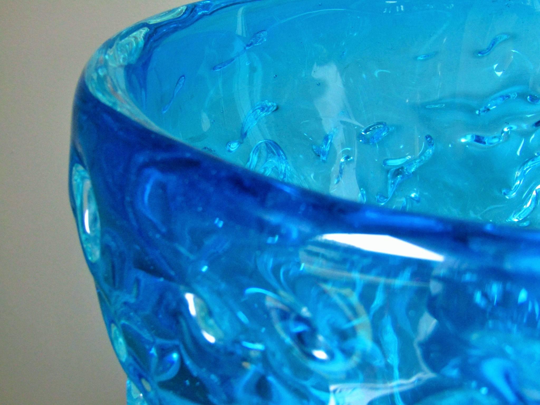 Centerpiece bowl vase champagne cooler blue Murano glass, Italy, 1960s.
Very heavy. Mint condition, no chips.


