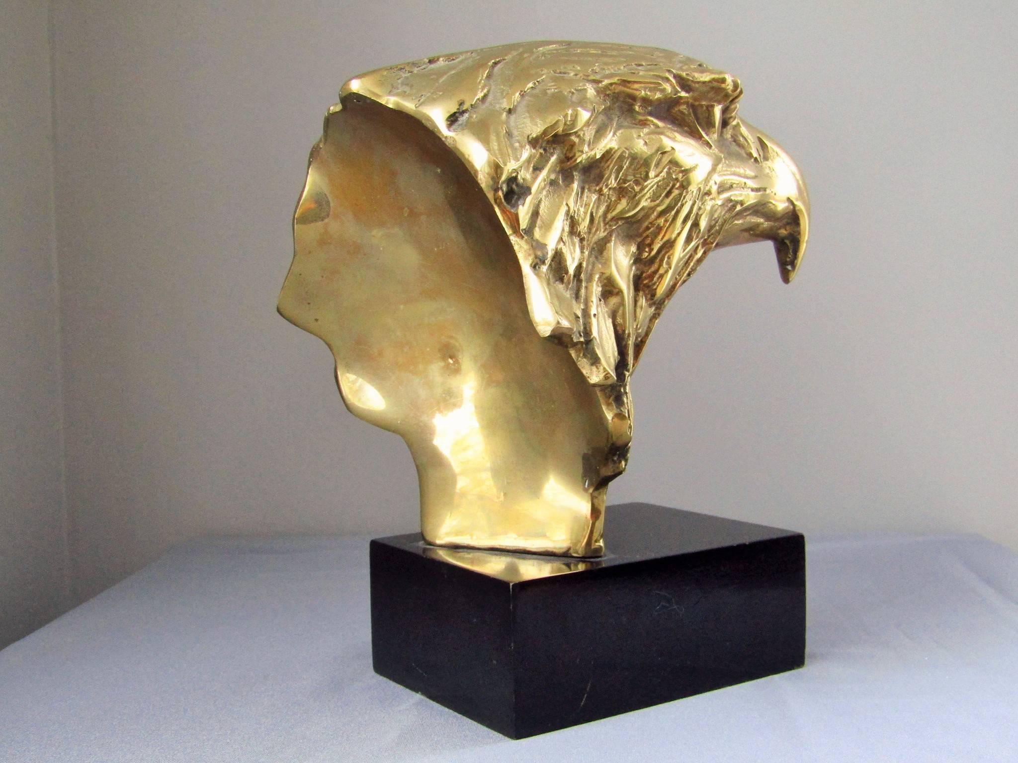 Midcentury scupture American white headed Eagle, brass on wooden base.

Worldwide free shipping of this item.