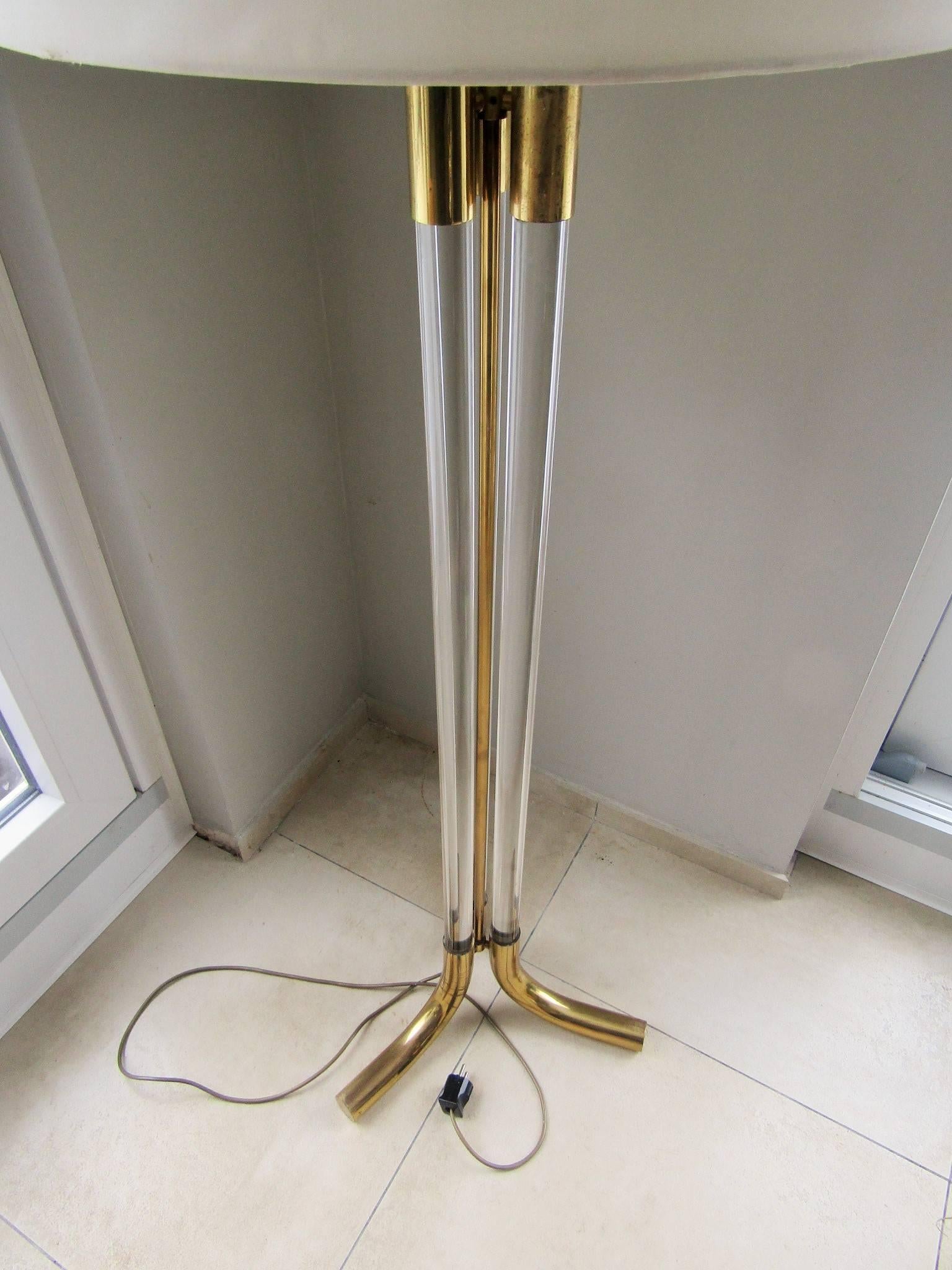 Midcentury brass and Lucite Floor lamp, Italy, 1960s 1