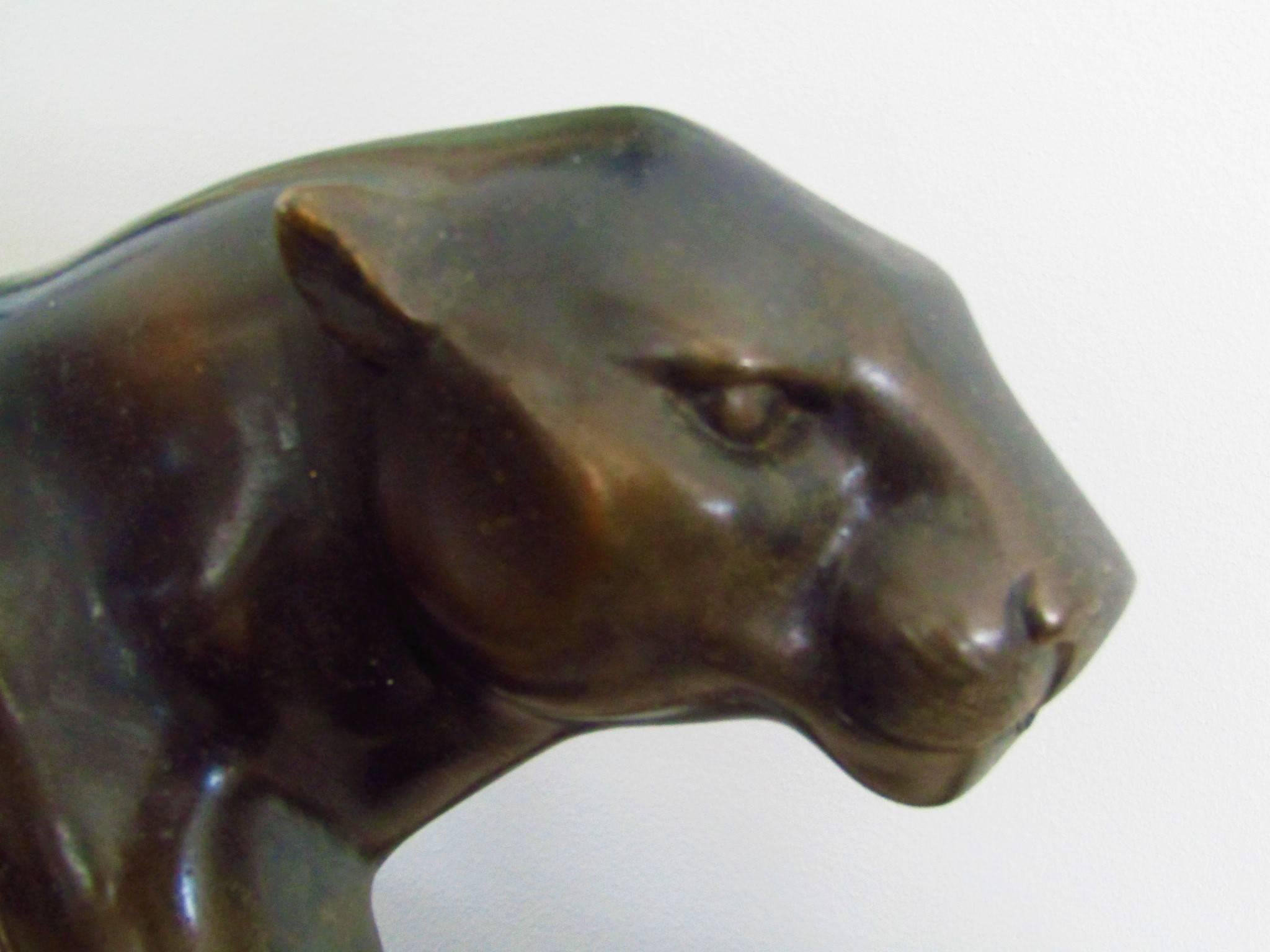 Art Deco panther sculpture, France, 1935, regular on marble base. As found condition.

Worldwide free shipping.