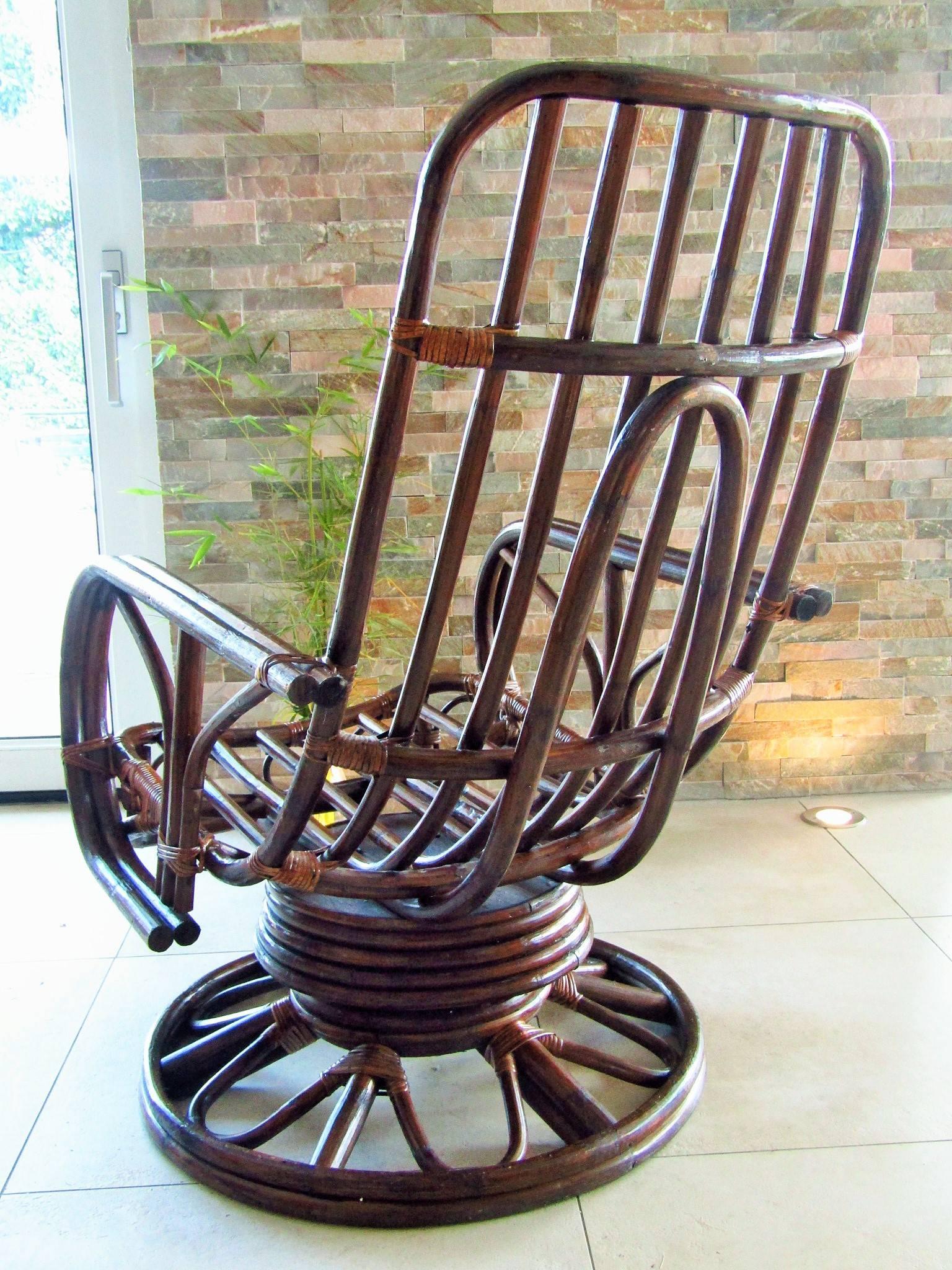 Midcentury rattan cane swivel rocking chair, France, 1960s. Please see detail picture of the rocking mechanism. Large spiral springs in the foot make this chair rocking. Very relaxed seating!
Very good vintage condition. No breaks, stabile. Not