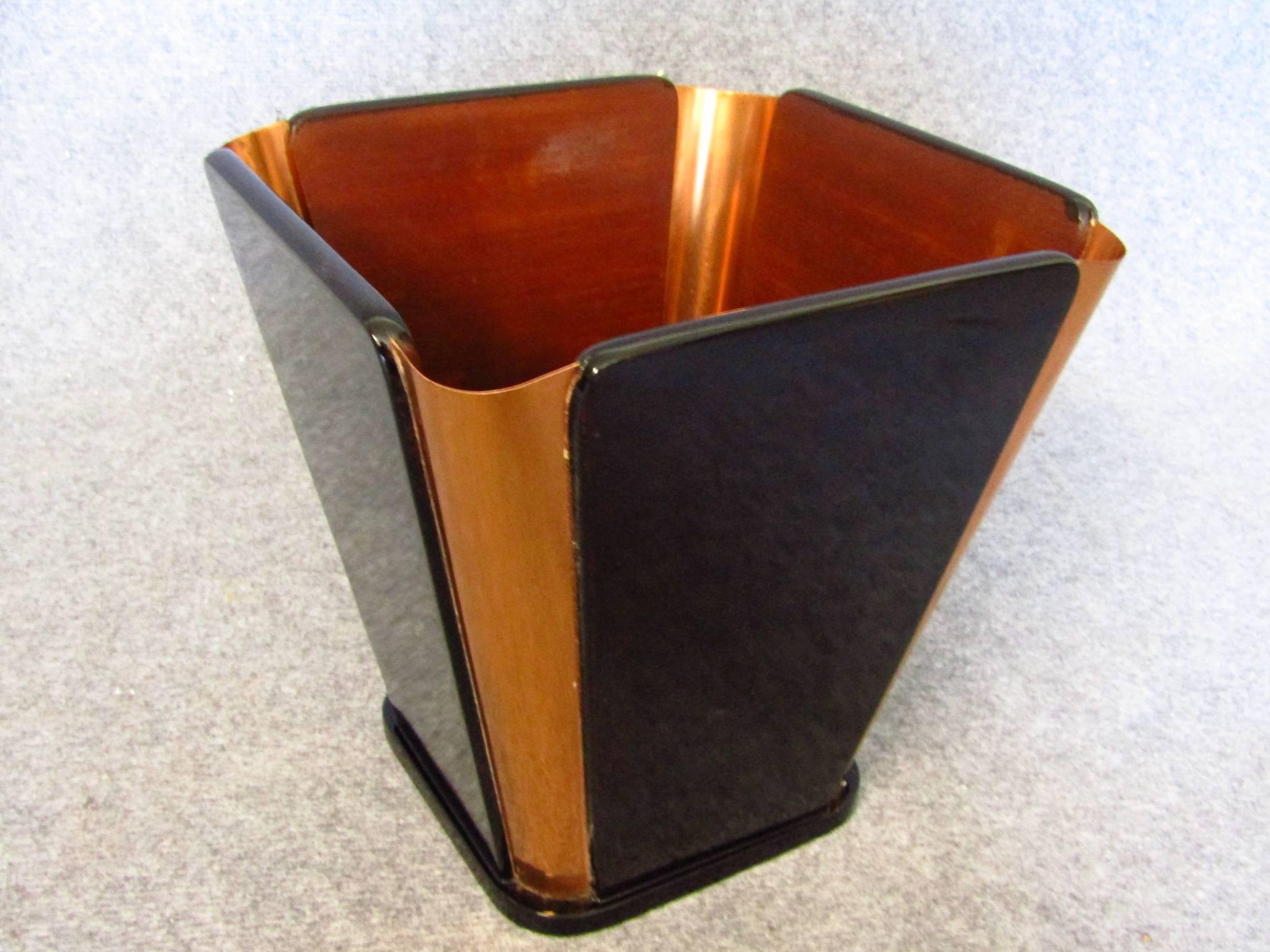 Émile-Jacques Ruhlmann Art Deco waste paper basket, 1930. Restored condition.
Literature: About the artist: Ruhlmann by Florence Camard.

Worldwide free shipping of this item!