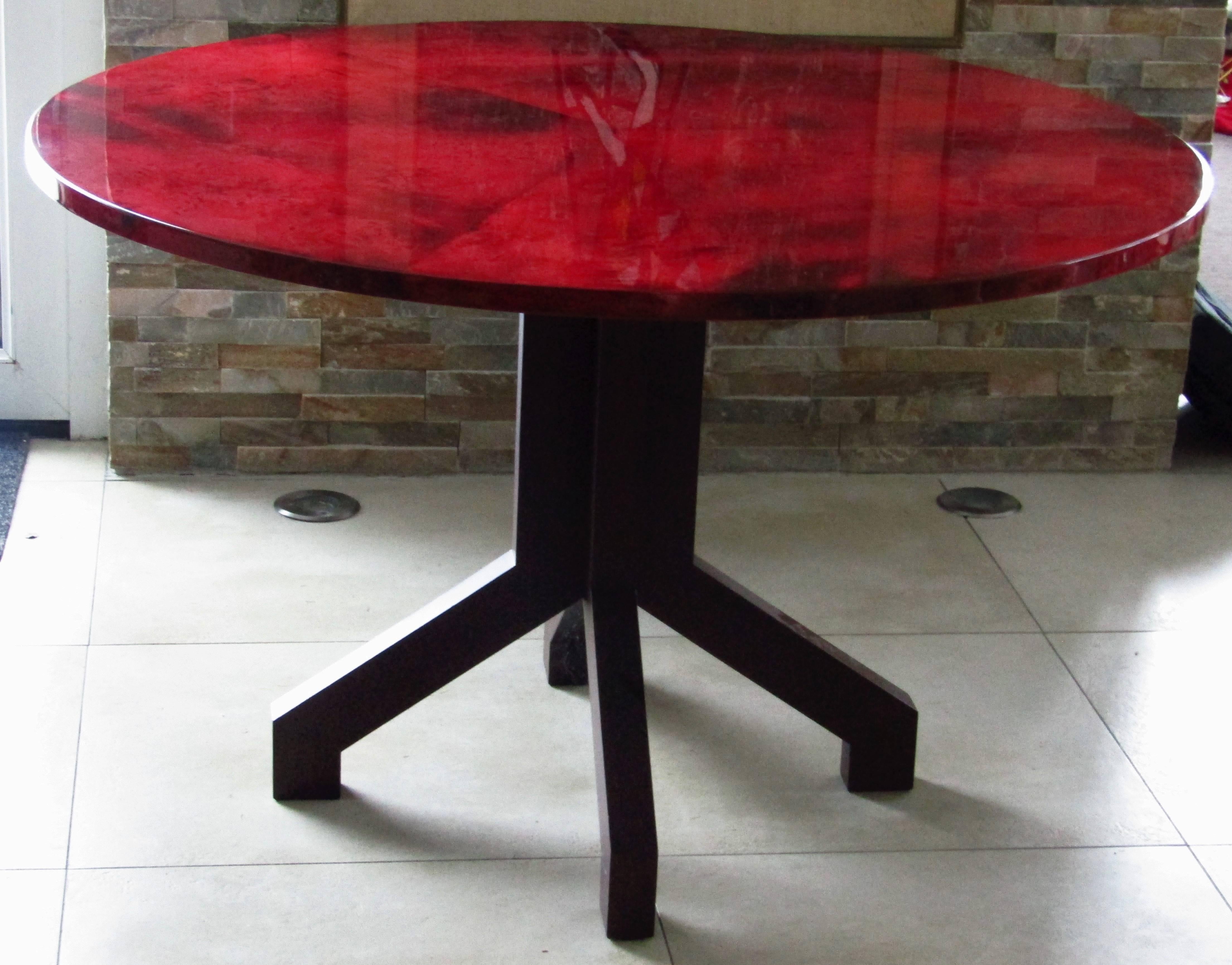 Aldo Tura dining centre table, Italy, 1958. Goatskin with high gloss lacquer. Rosewood legs. Very good vintage condition. Was used as shop interior. Rare red color.

Four matching chairs available, see picture.

*** we offer door to door shipping.