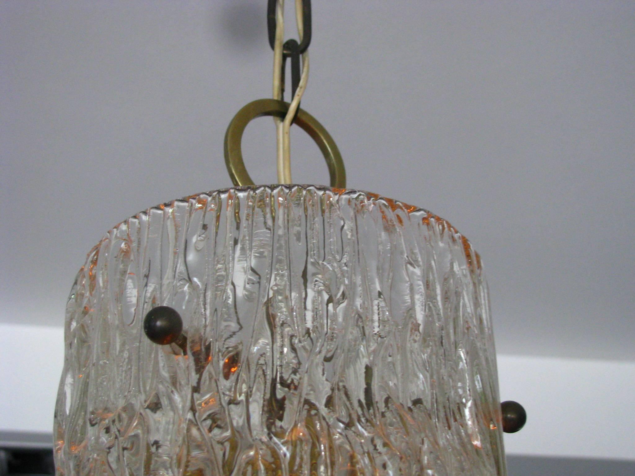 Mid-Century Modern Lampe à suspension en verre de glace du milieu du siècle dernier par Kalmar en vente