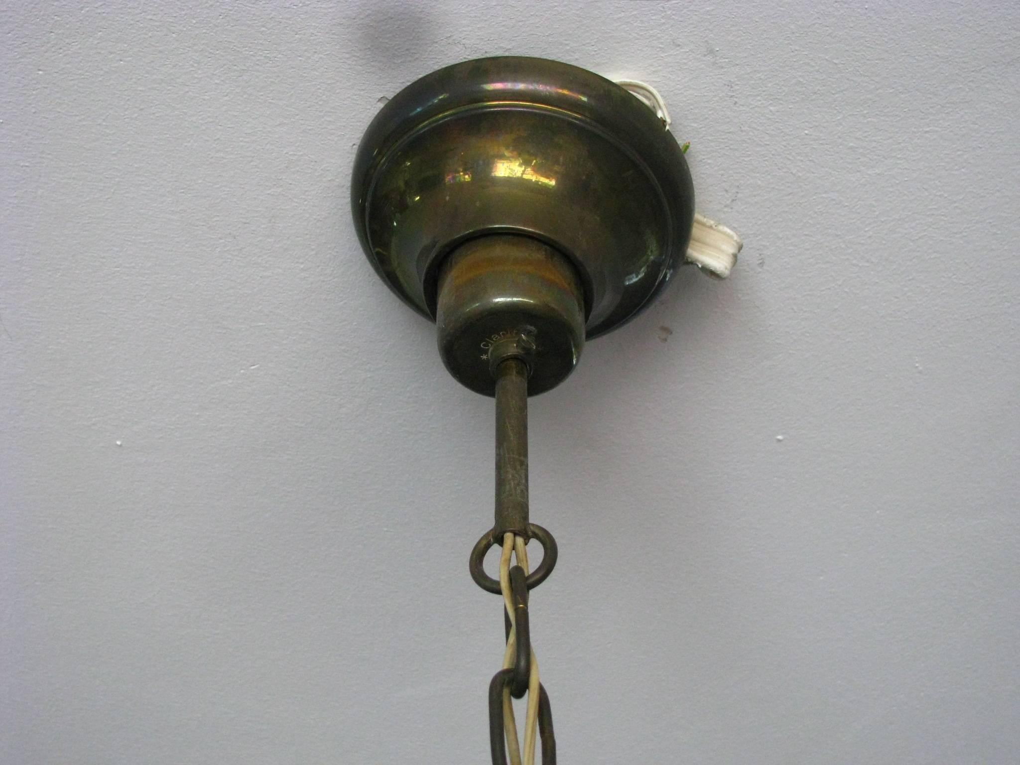 Laiton Lampe à suspension en verre de glace du milieu du siècle dernier par Kalmar en vente