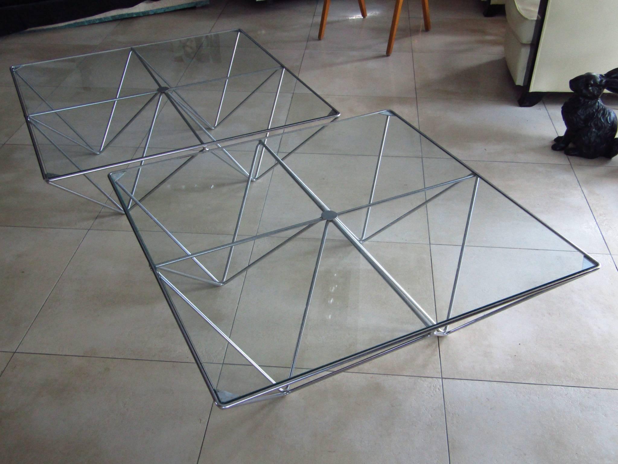 Pair of Paolo Piva Alanda side tables or coffee tables, 1980, Italy. Glass tops. Chrome surface. Can be lacquered black on demand, which is also included in the buying price!

Measure: Width 100cm (39.4in),
height 35cm (13.8 in).

Free White