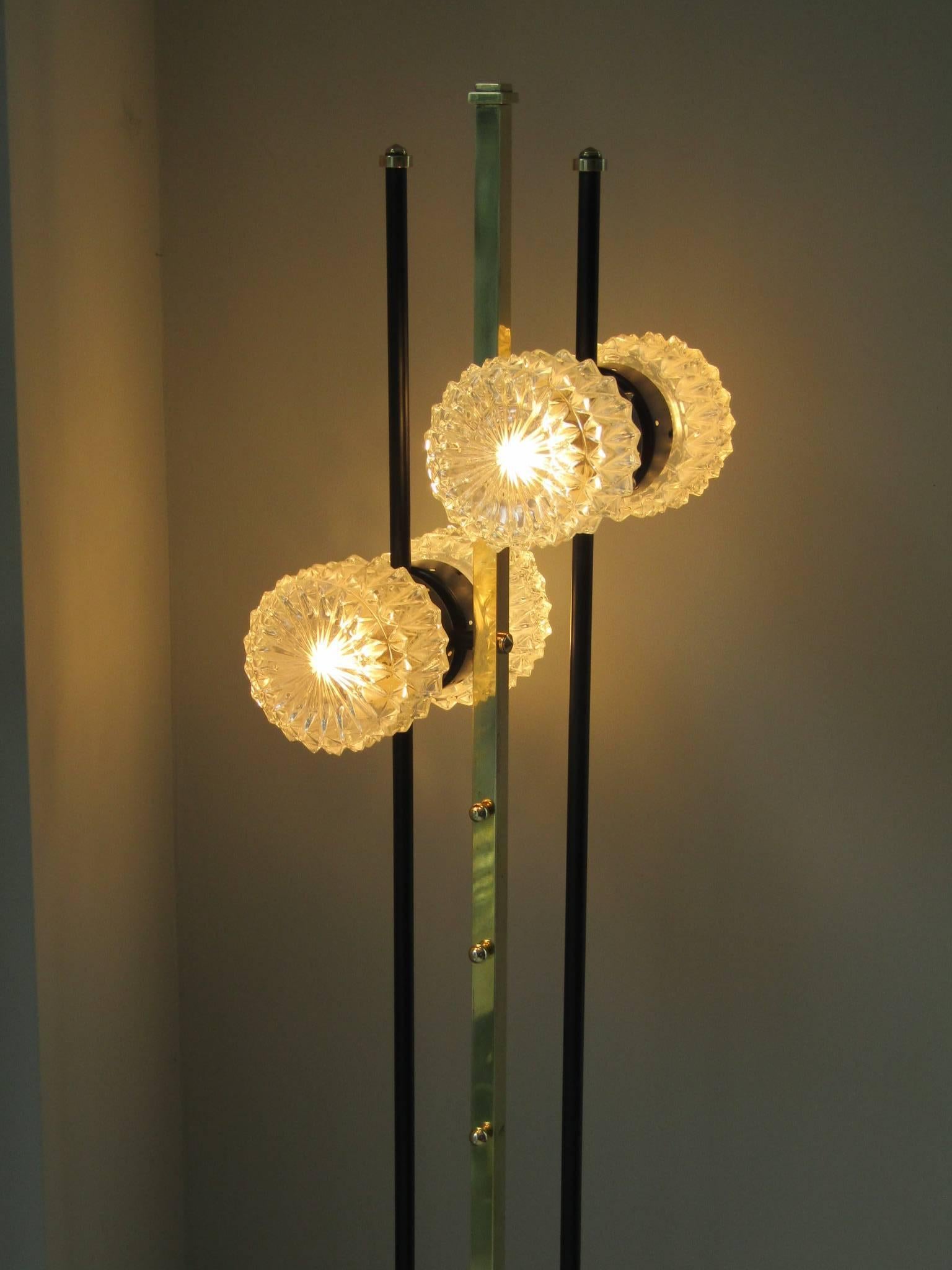 Arlus 1960s floor lamp with crystal cut shades, France. Full restored and rewired condition.

Note: Very sculptural appearence with late 1960s chic!

We offer door to door shipping! Please ask for your quote!