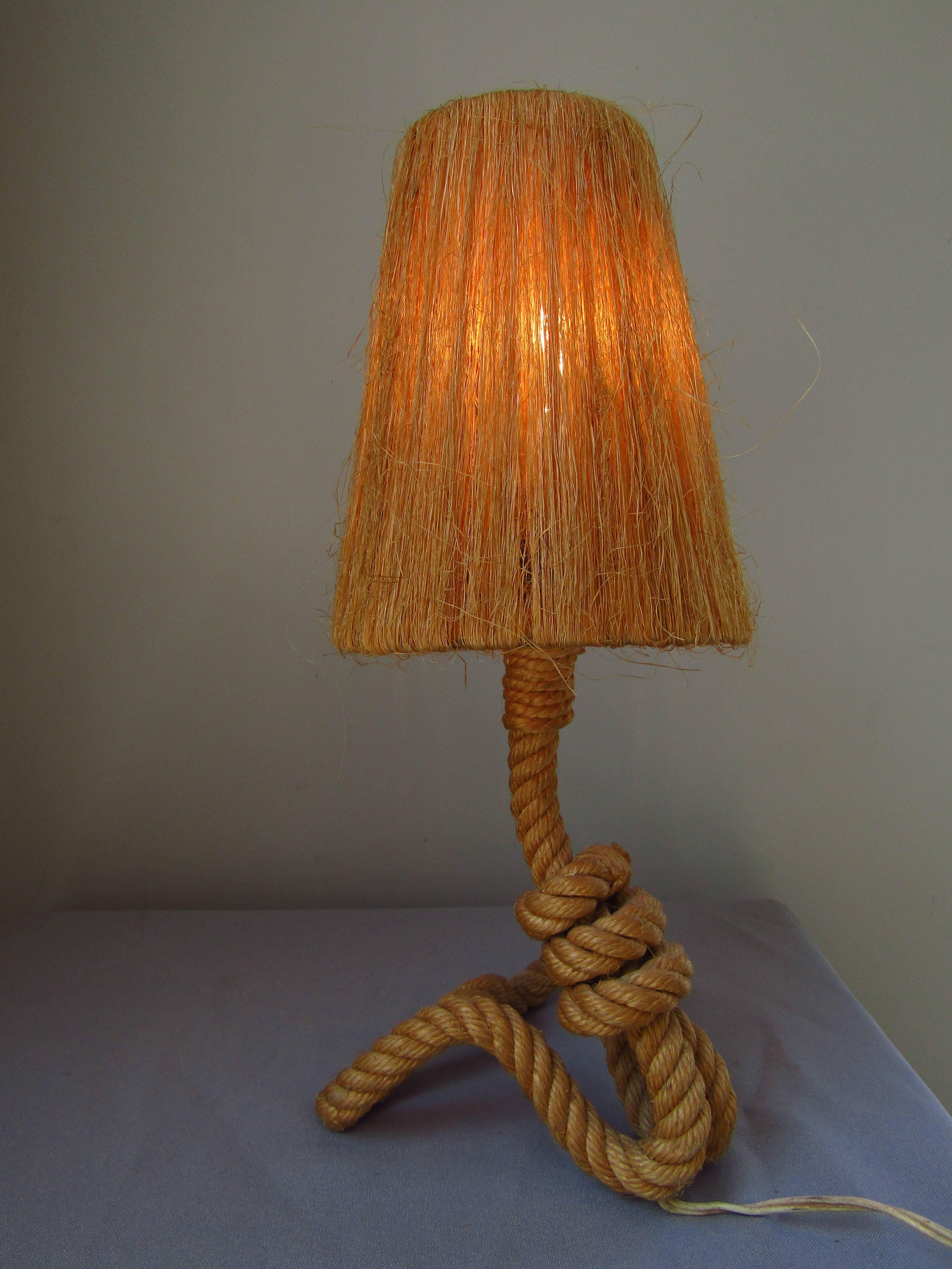 Midcentury Rope Table Desk Lamp Audoux  and Minet, France 1960s. With original shade. 100% original condition!

*** World wide free shipping! ***