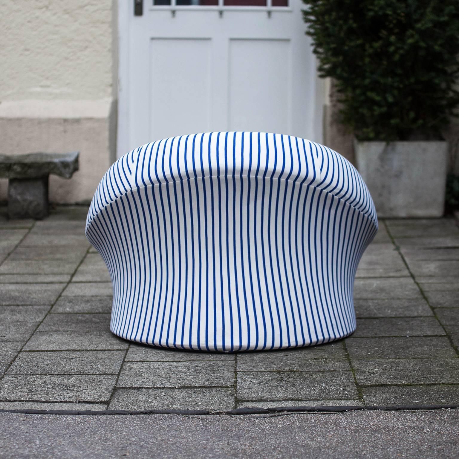 Gaetano Pesce UP3 chair
Early model for B & B Italia, Italy 1969.
Original corps made out of polyurethane foam.
New cover in inspired by Jaen Paul Gautier. Elastic cotton fabric in blue/white.
Goes perfect with the Djinn-chair.
Measures: W: