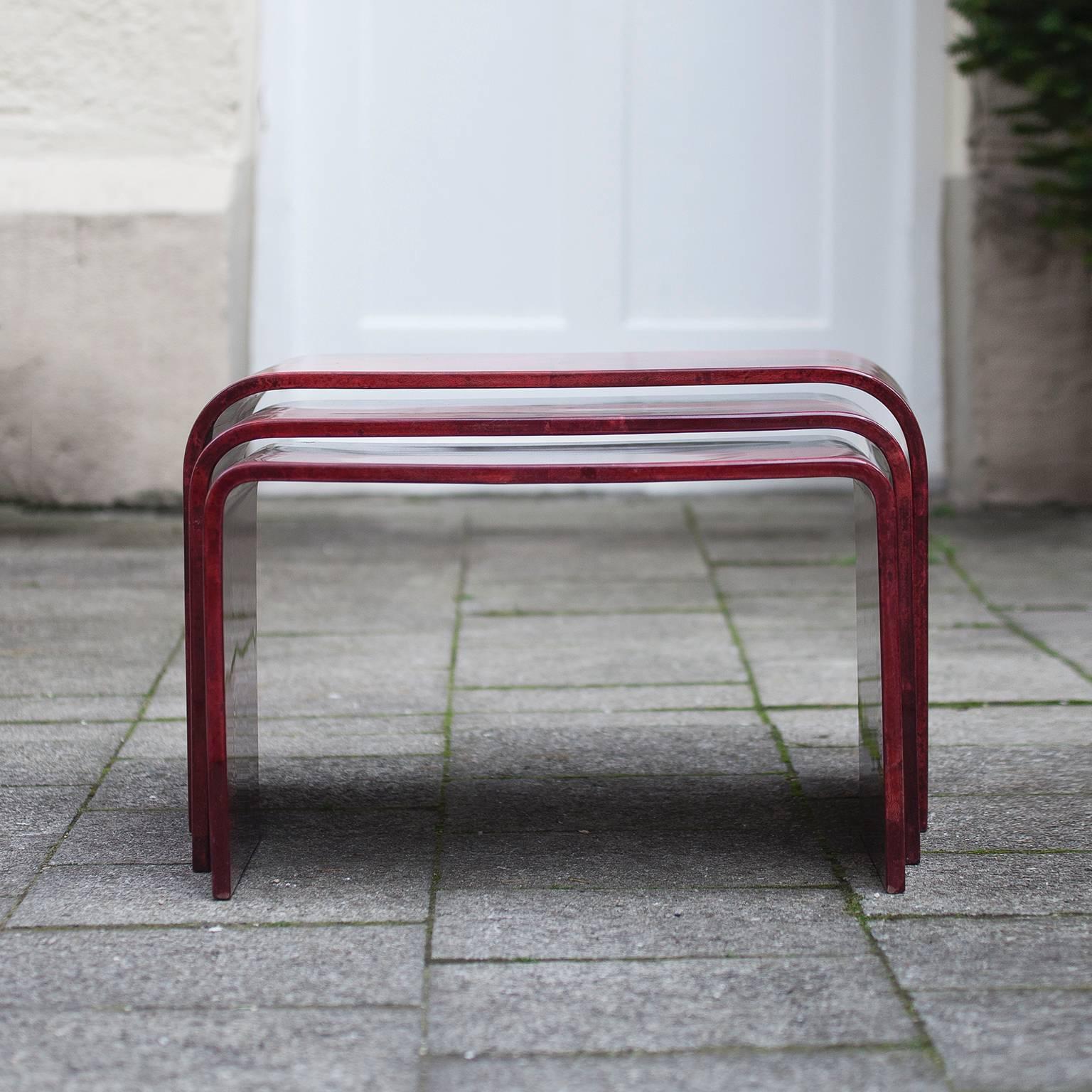 A set of three nesting tables, Aldo Tura, Milano, Italy.
Italy, circa 1970-1975, the wooden corpus covered with red dyed parchment, varnished, largest table: Height 43 cm, 70 x 43 cm. (DRAX).
Produced only once in this colour.
Lit: Aldo Tura