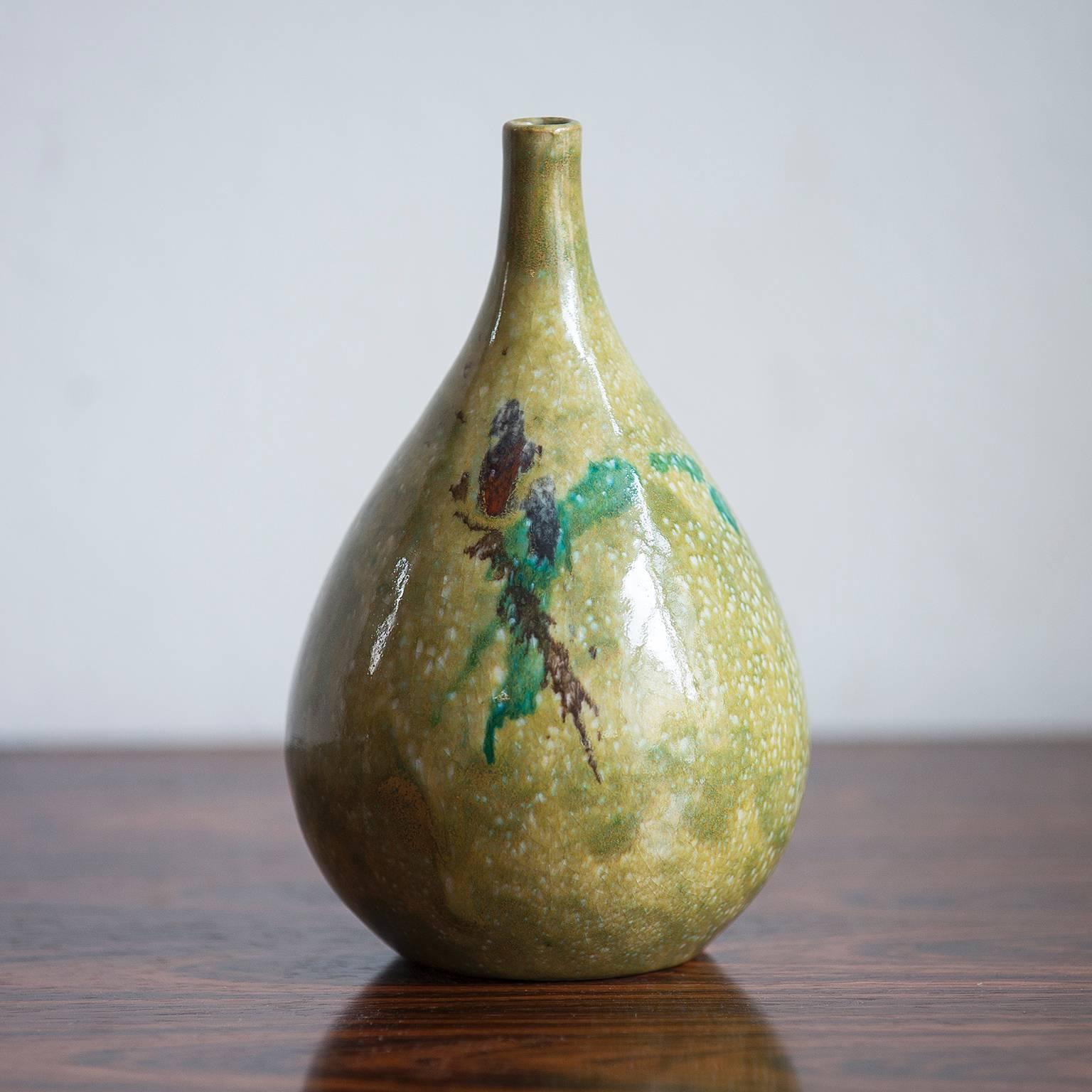 Nice vase by Andrea D'Arienzo, Italy, 1960. Geometric underglaze painting in turquoise and brown, green textured background. Andrea D'Arienzo worked with Guido Gambone in his studio in the 1960 decade.