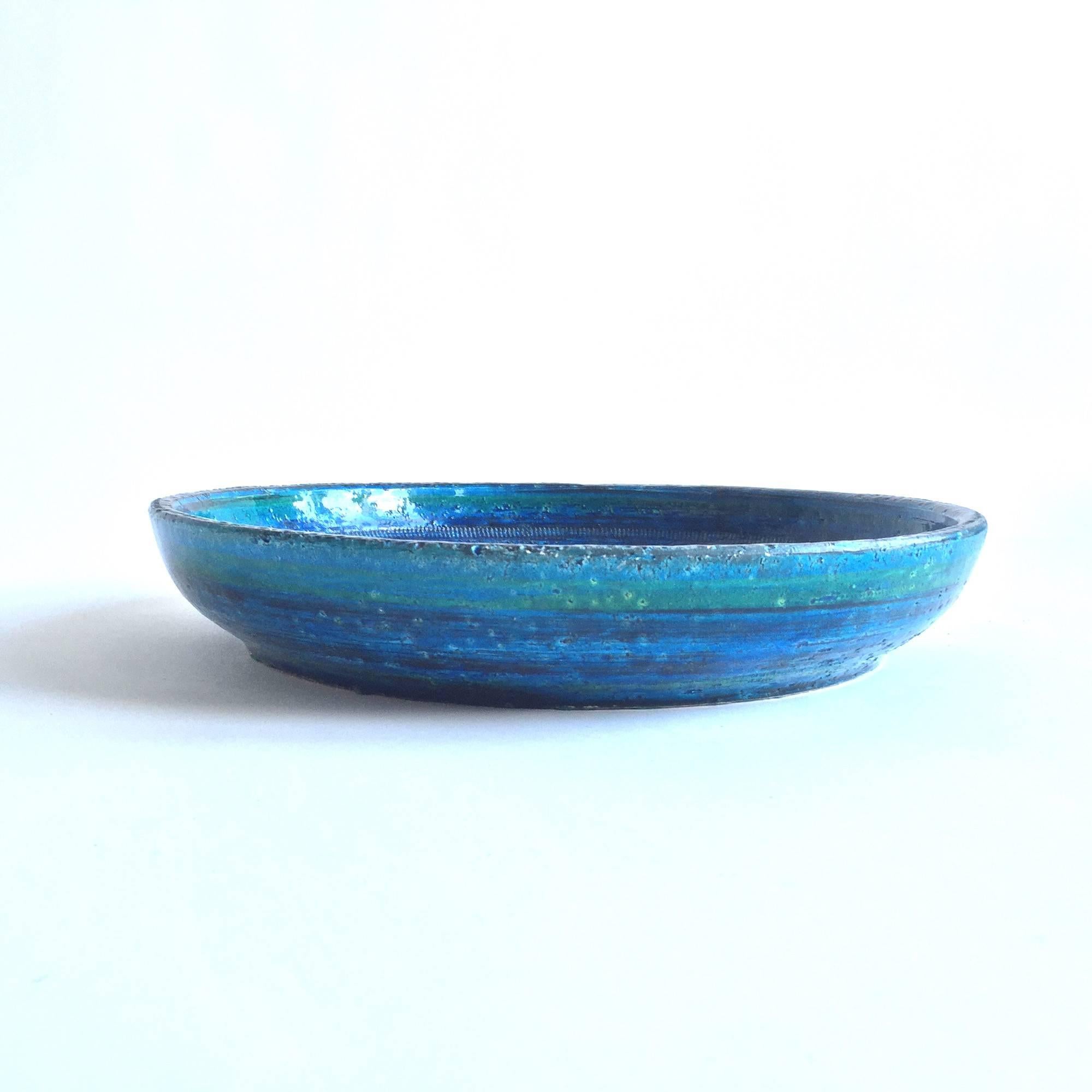 A large Remini blue enameled terracota bowl by Aldo Londi for Bitossi.
Distributed by Illums Bolighus Copenhagen, Denmark.

Located in Hamburg.