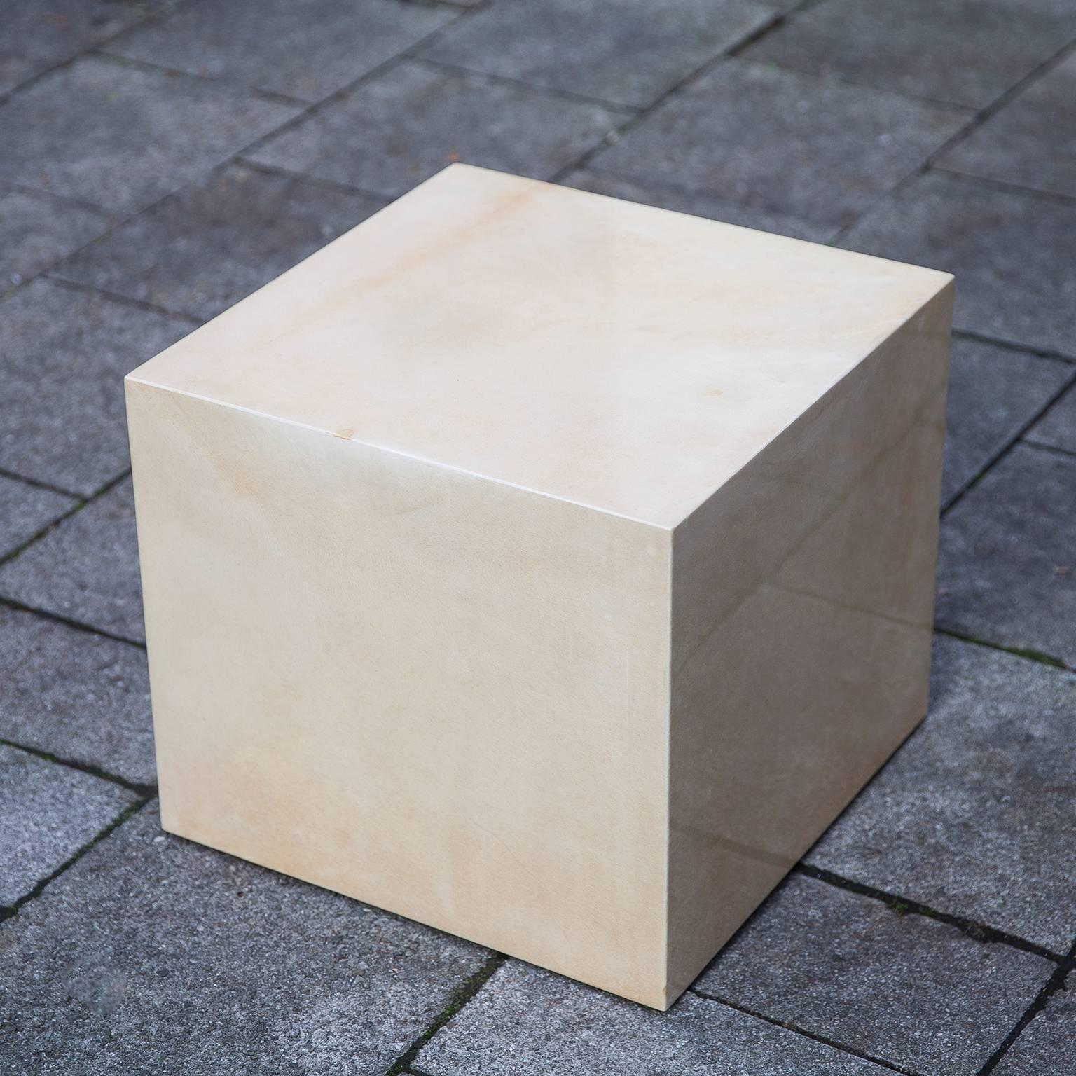 Fantastic Aldo Tura light cream goatskin cube side table in perfect condition.

Measures: 45 x 45 x 40.5cm.