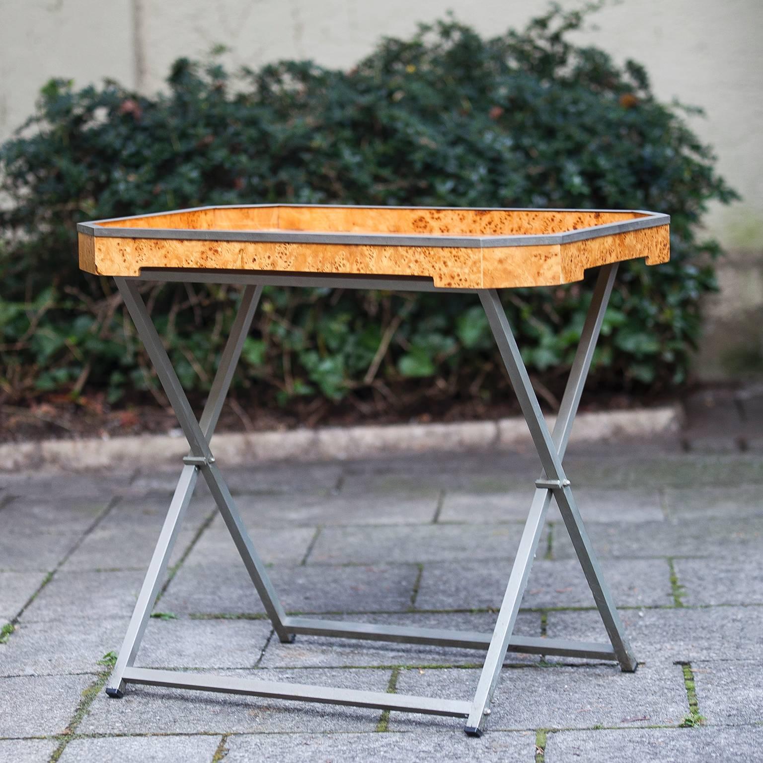 Folding bar serving table by Tommaso Barbi signed with a removable burl wood tray, on a metal base, fantastic icon for your dining room.

Measures: H 56, W 44, D 63.5 cm.