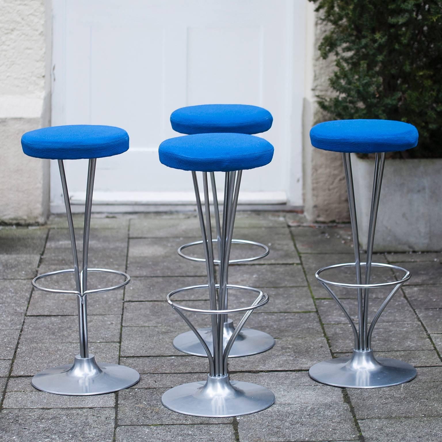 This bar stool was designed by Piet Hein, who also developed the Super ellipse table with Bruno Mathsson. These bar stools were produced by Fritz Hansen in Denmark in the 1960s and are covered with blue fabric.

Measures: H 80 x D 35 cm.
