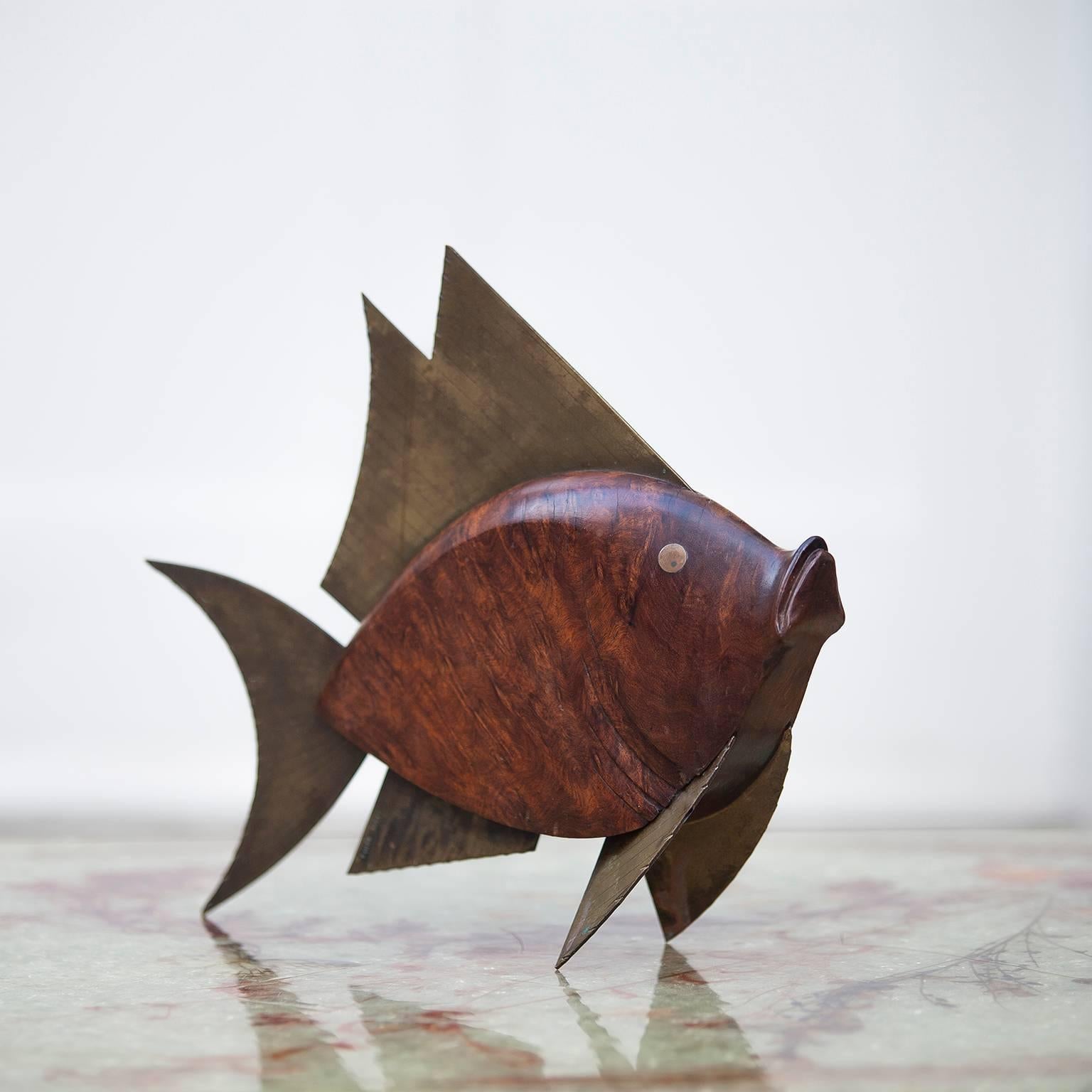 Wonderful and rare Jacques Adnet fish sculpture in burl wood and brass, signed Adnet Paris, France, 1950s.

Measures: H 27 x B 33 x D 7 cm.