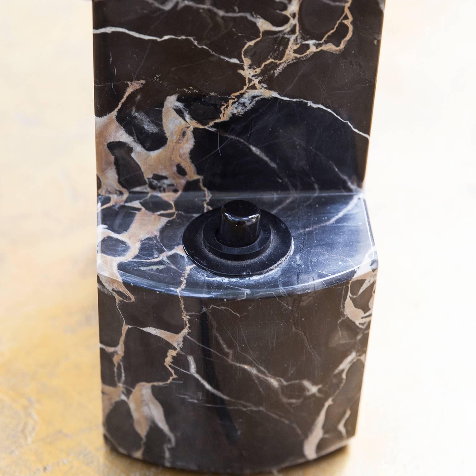 Lampe de table Stilnovo Base en marbre noir Signée en vente 1