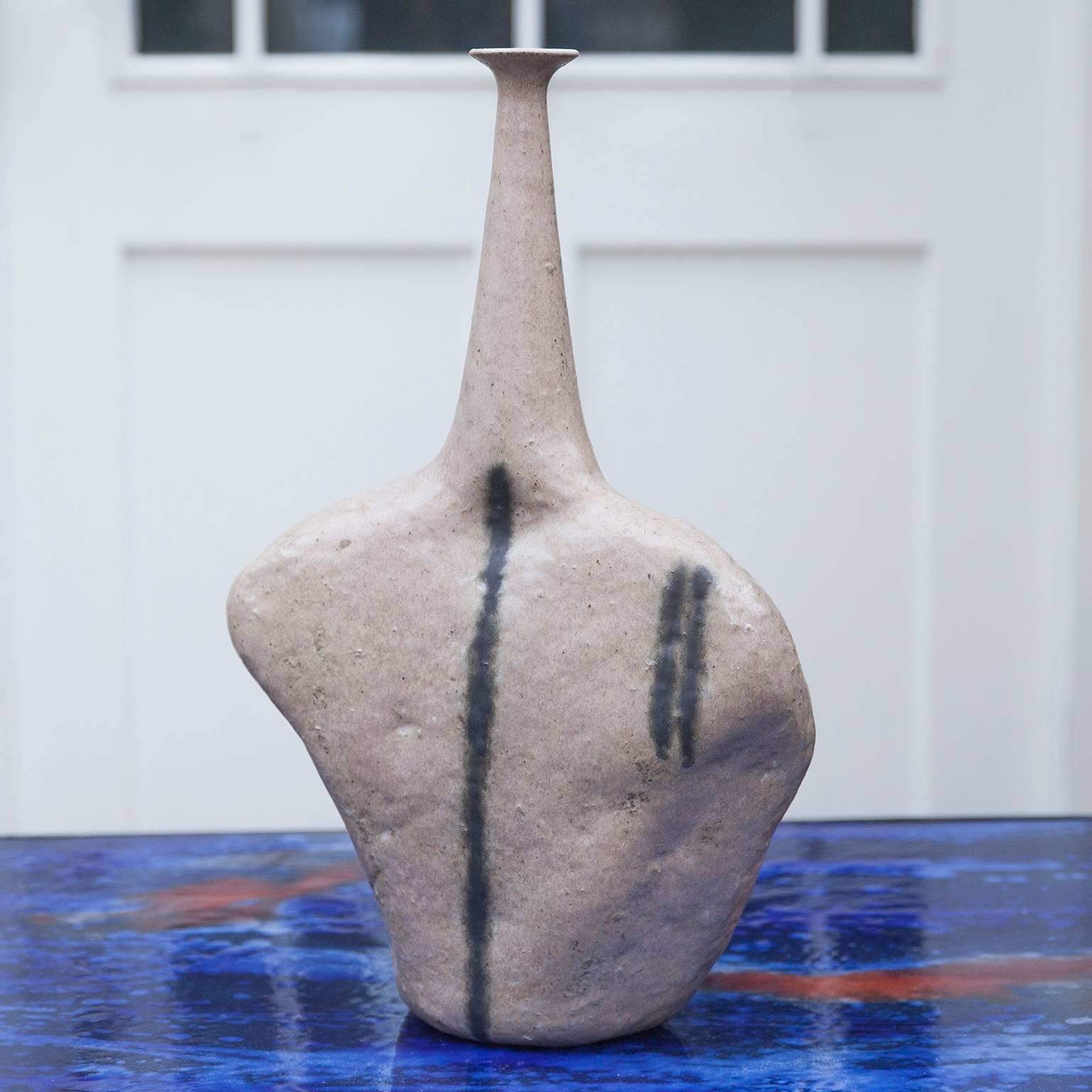 Bruno Gambone Sassi-Vase aus Steingut, 1984 (Moderne der Mitte des Jahrhunderts) im Angebot