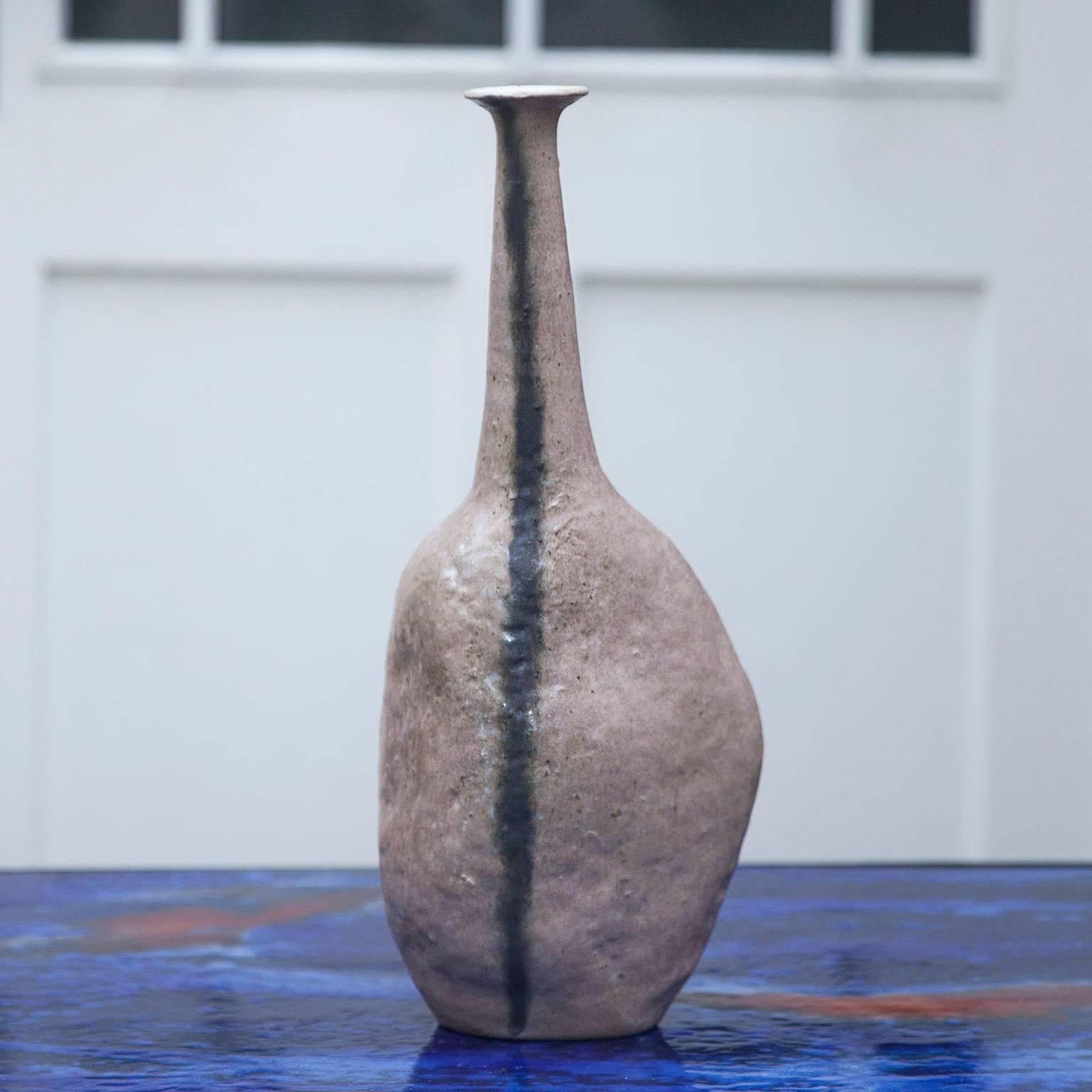 Bruno Gambone Sassi-Vase aus Steingut, 1984 (Italienisch) im Angebot