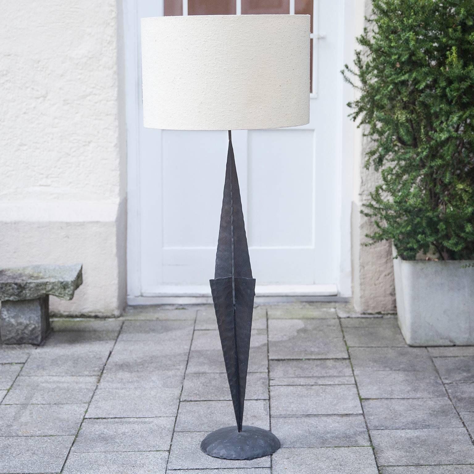 Mid-20th Century French Brutalist Floor Lamp in the Manner of Paul Evans