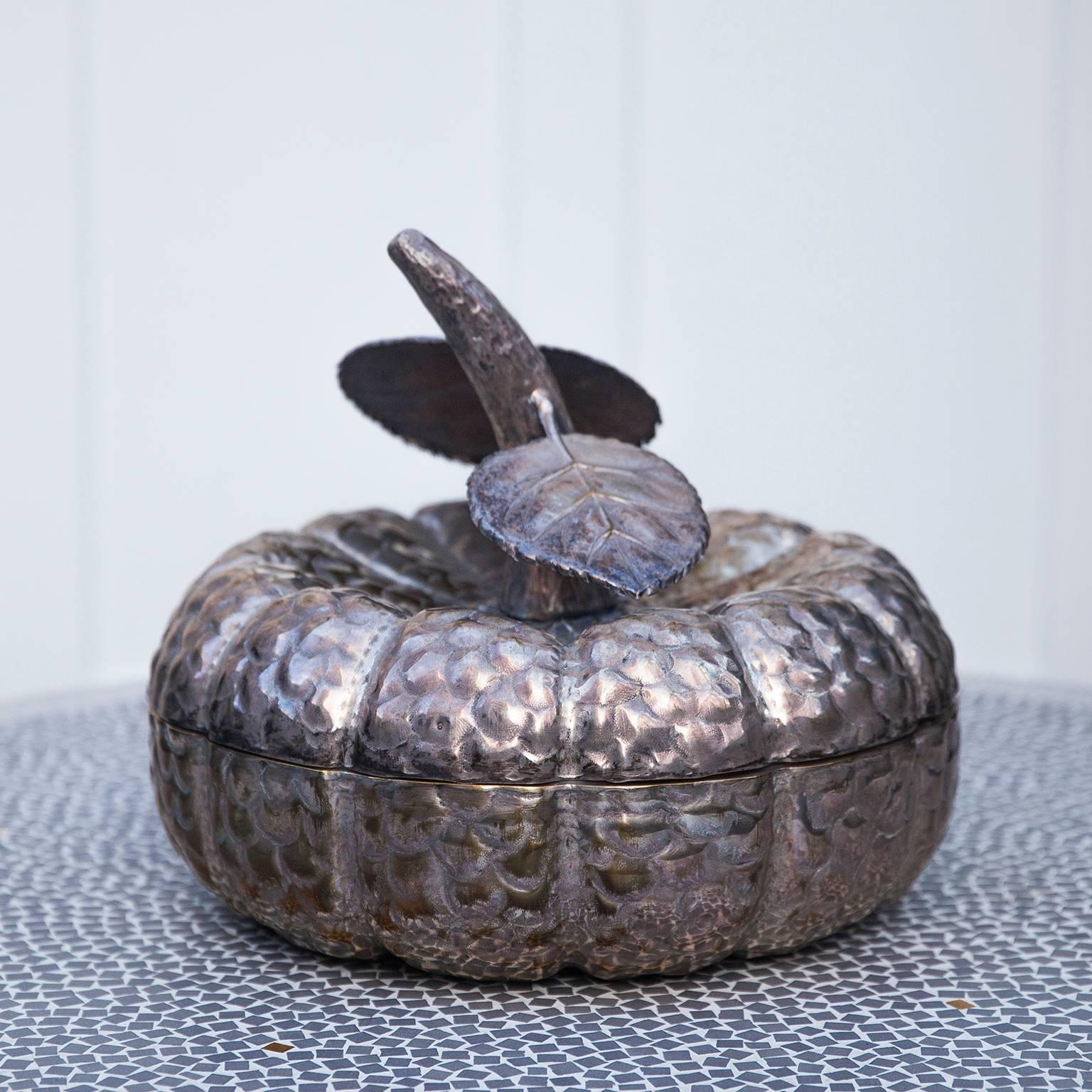 Wonderful Caviar serving bowl in form of a pumpkin and glass bowl inside, made by Franco Lapini in the 1970s.
34.5 D x 28 H cm.