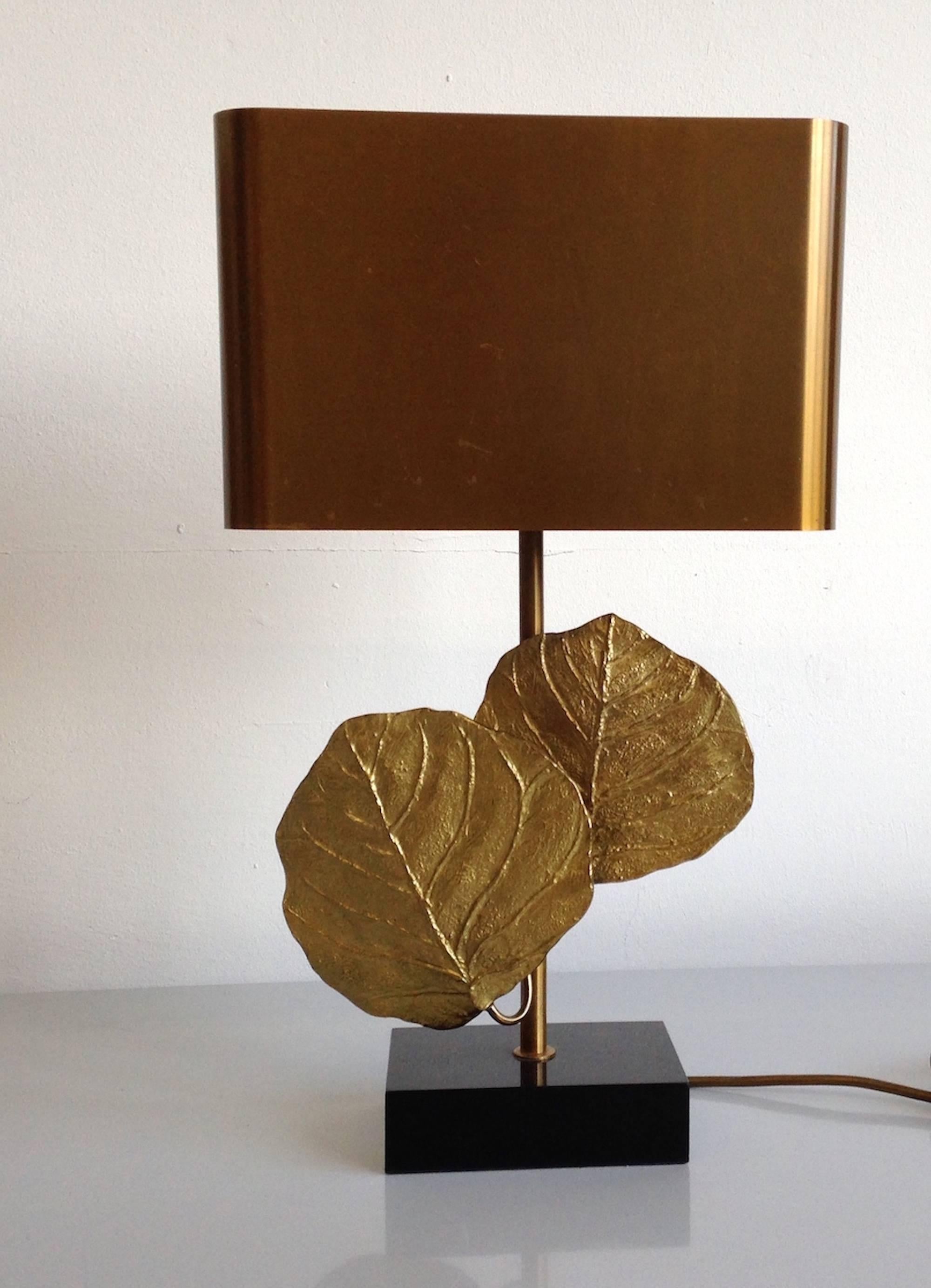 A Maison Charles table lamp in brass and bronze with a black marble base, signed. designed by Christiane Charles in 1971 for Maison Charles & Fils, Paris. High quality heavy Metal Shade.

nice condition with light nice patina.