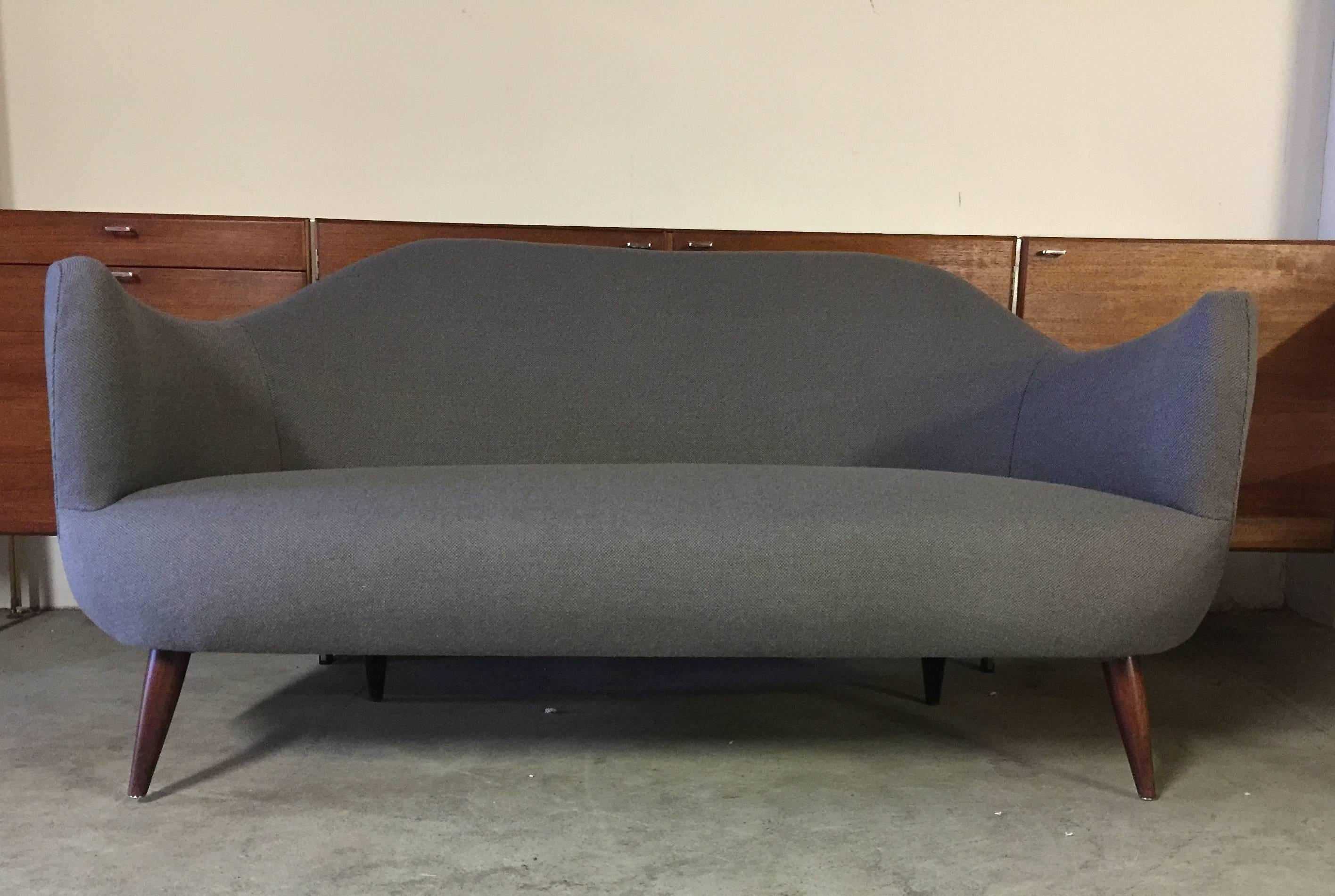 Wonderful Settee with Amazing Shape For Sale 2