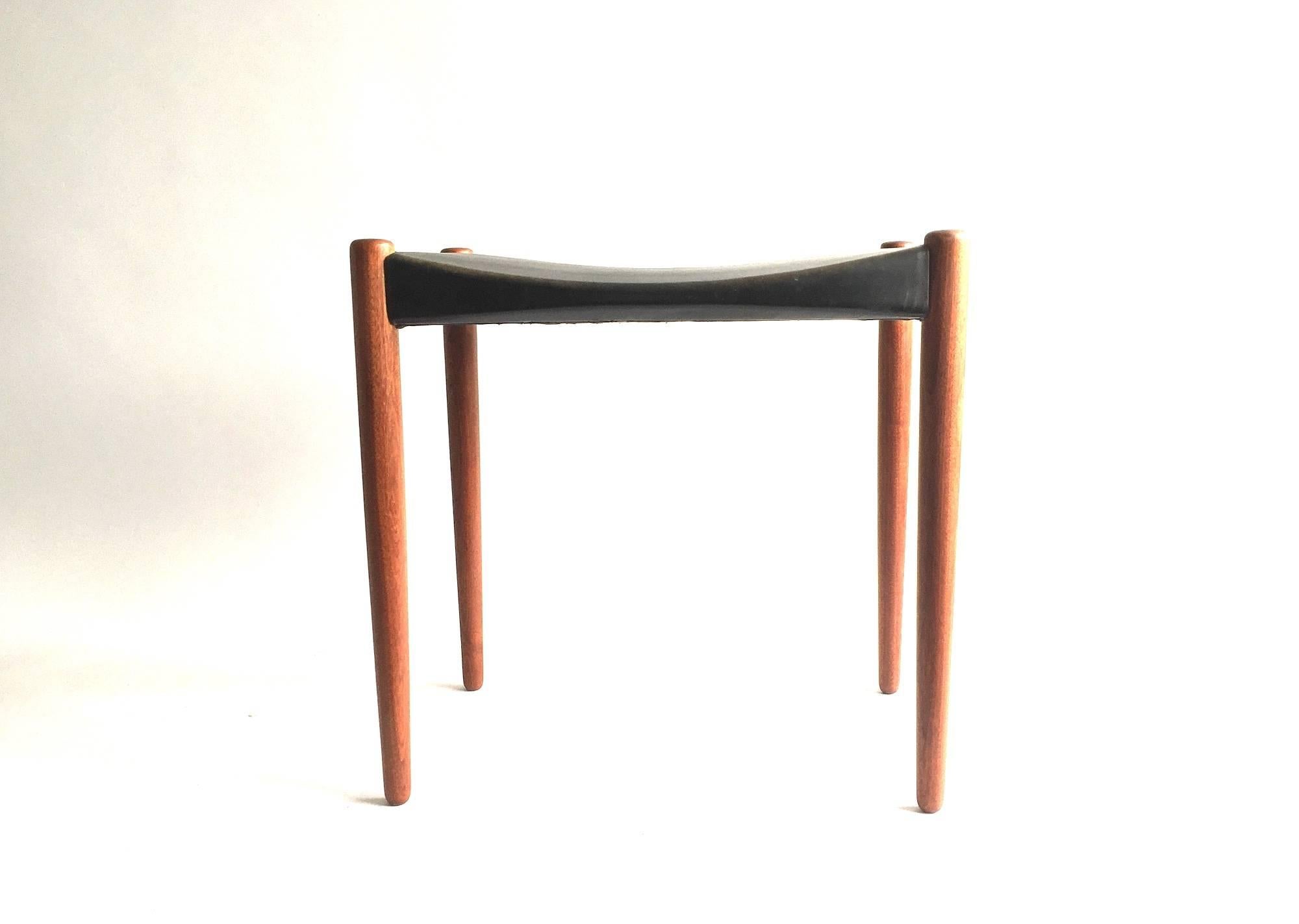Ejner Larsen (1917-1987),
Aksel Bender Madsen (1916-2000).

Solid mahogany side chair-height stool built by Danish master cabinetmaker Willy Beck. Original black leather is in fine original condition. Paper tag to underside. Designed 1950.