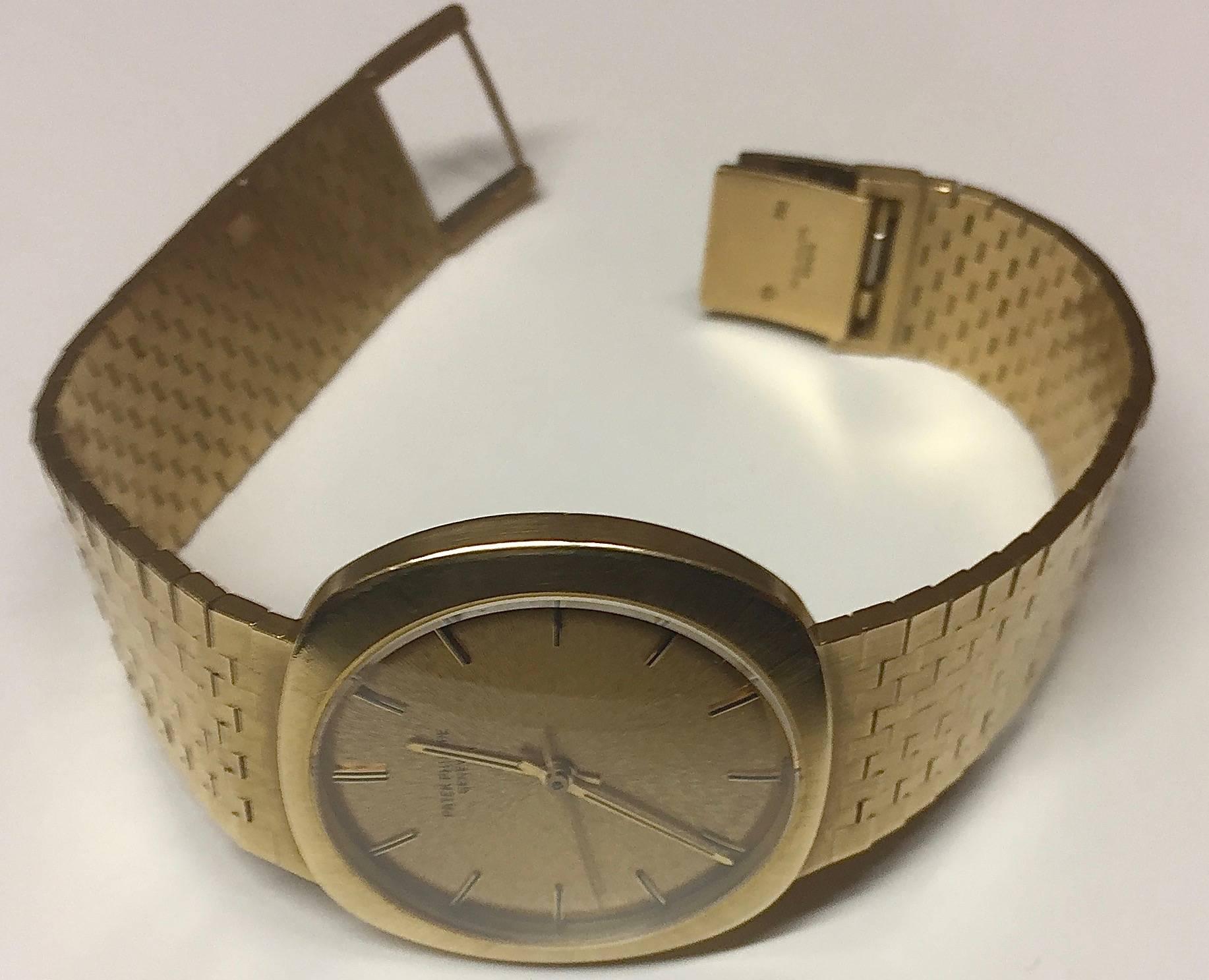 Dial is gold with radially sunburst finish, applied gold hour markers with inlaid blue enamel, gold hands with inlaid blue enamel. 

shipping price of 1stdibs is not correct - i will ship worldwide fully insured.
