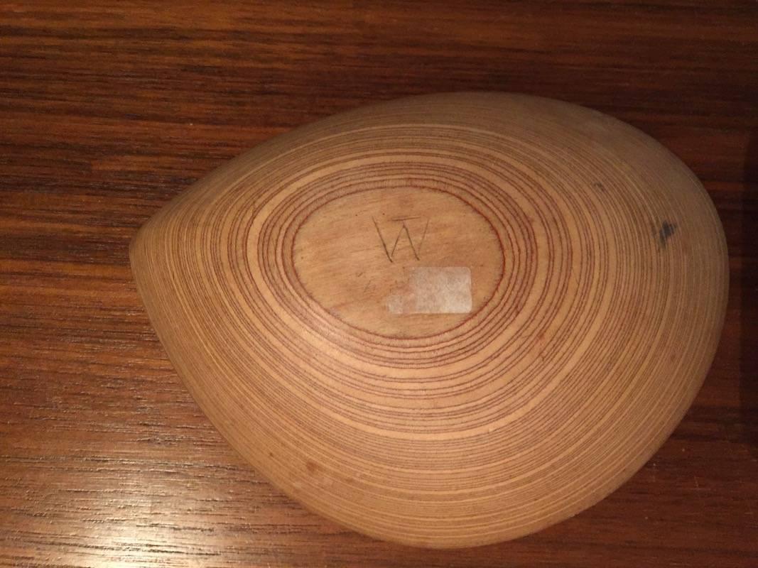 Wonderful Tapio Wirkkala plywood leaf in 100% original condition. Manufactured by soinne et kni.