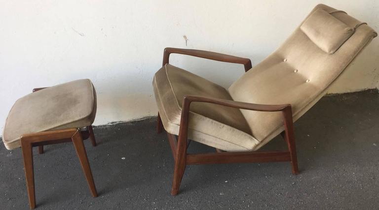 Mid-Century Modern Elegant No. 829 Armchair and Stool by Gio Ponti for Cassina