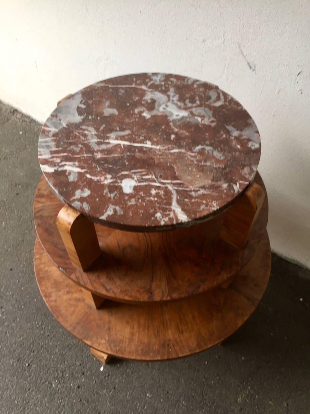 Art déco Belle table d'appoint Art Déco avec beau plateau en marbre en vente