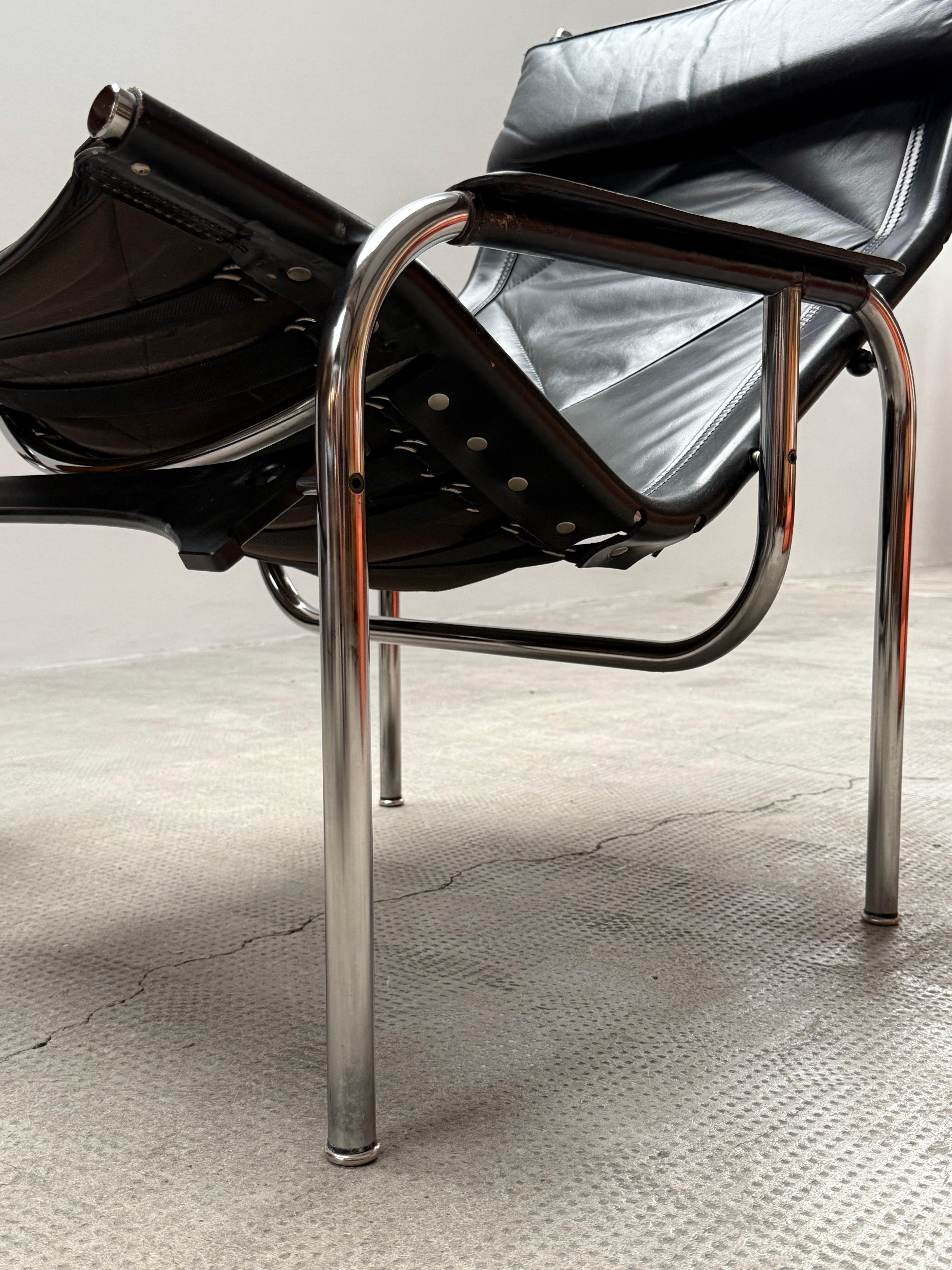 HANS EICHENBERGER FOR STRÄSSLE LOUNGE ARMCHAIR WITH STOOL LEATHER STEELTUBE, années 60 en vente 6