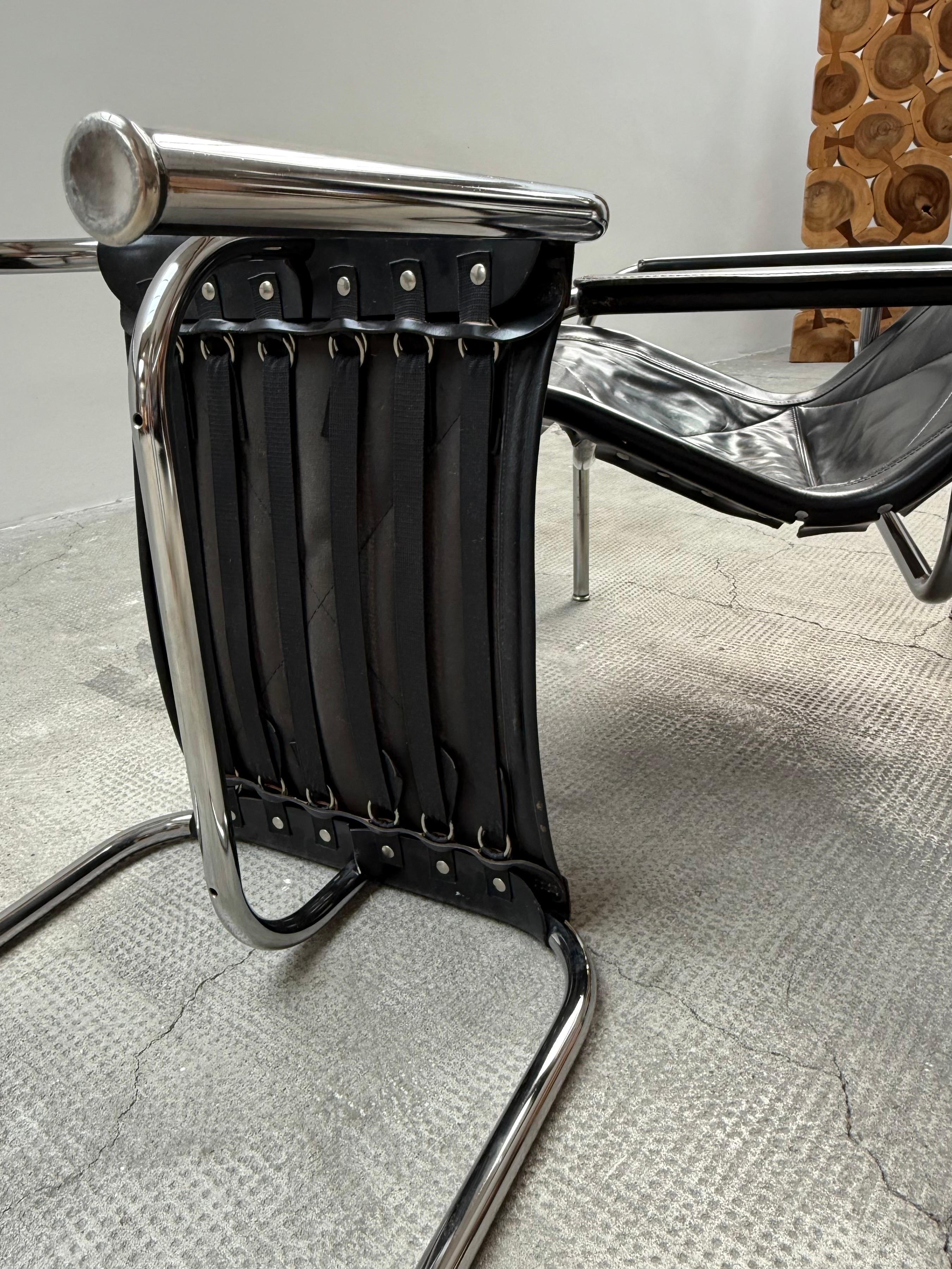 HANS EICHENBERGER FOR STRÄSSLE LOUNGE ARMCHAIR WITH STOOL LEATHER STEELTUBE, années 60 en vente 8