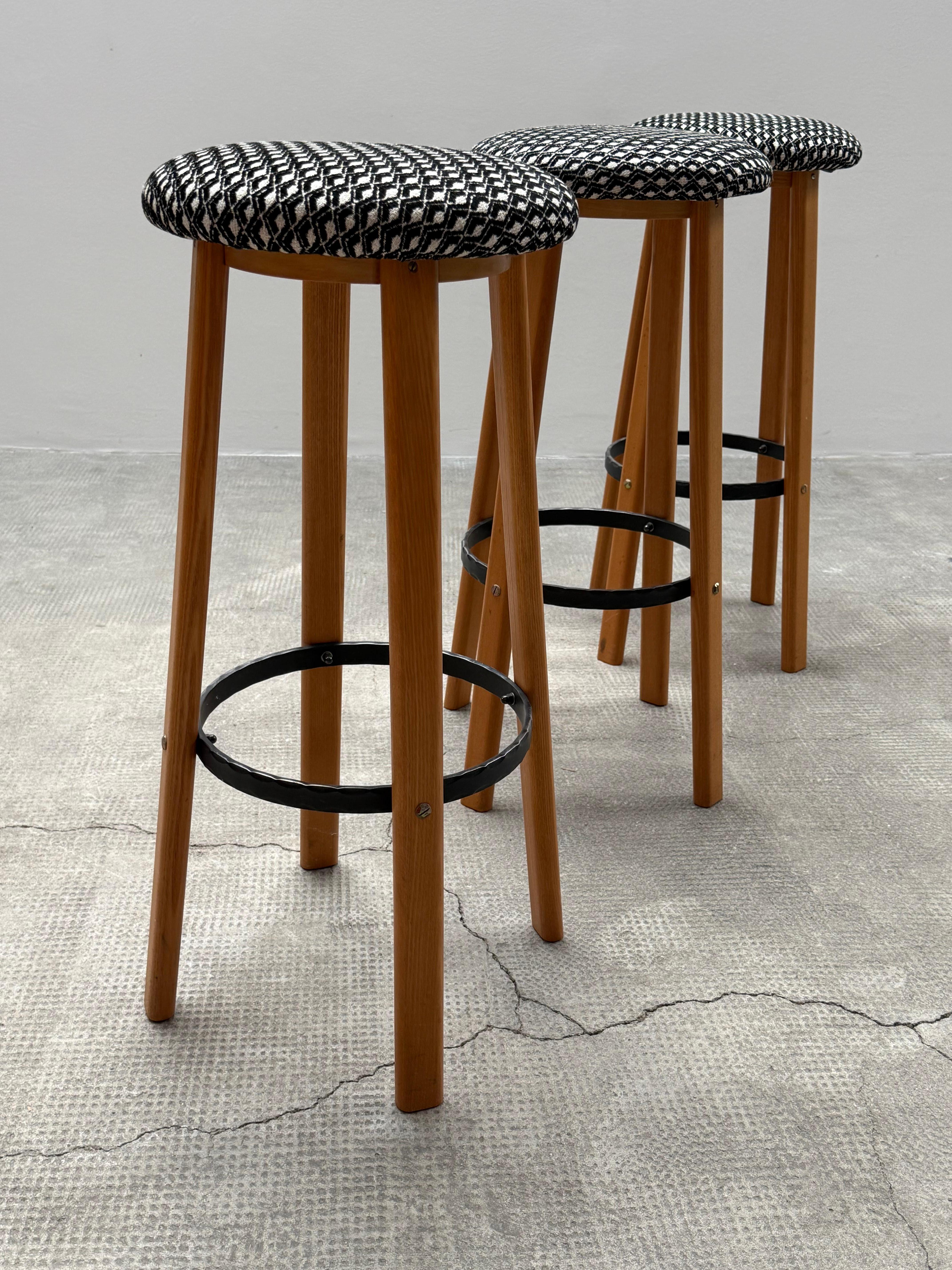 SET OF 3 BAR STOOLS ASH WOOD WROUGHT IRON, GERMANY 1970s For Sale 8