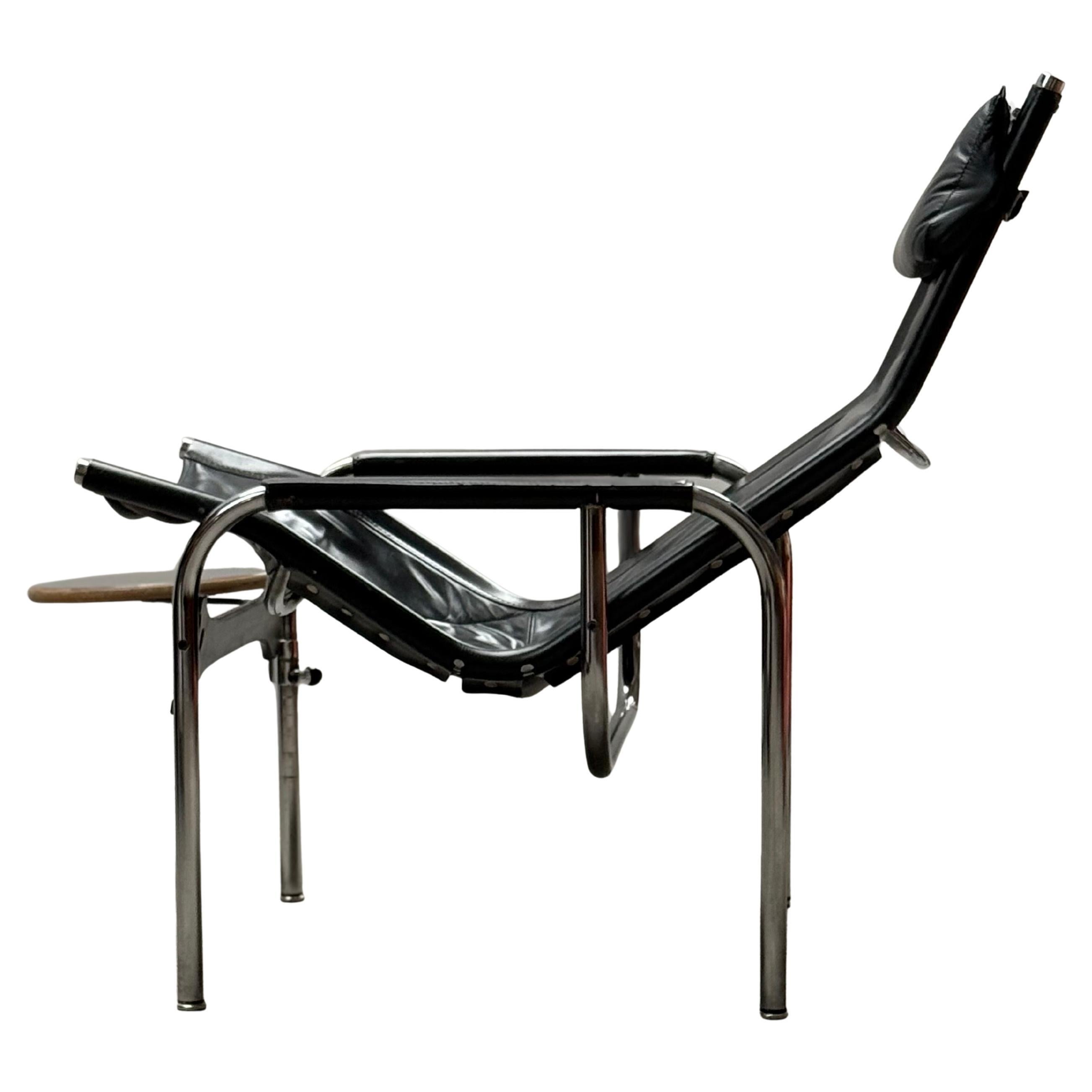 HANS EICHENBERGER PER STRÄSSLE Poltrona da salotto con sgabello in pelle, anni
60