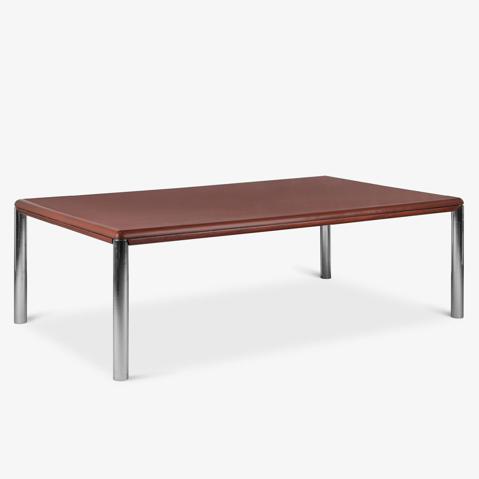 L'impact durable de Florence Knoll sur le design moderne du milieu du siècle se reflète indubitablement dans cette table de salle à manger monumentale, conçue sur mesure. Figure pionnière de l'architecture d'intérieur, Knoll a fondé l'influente