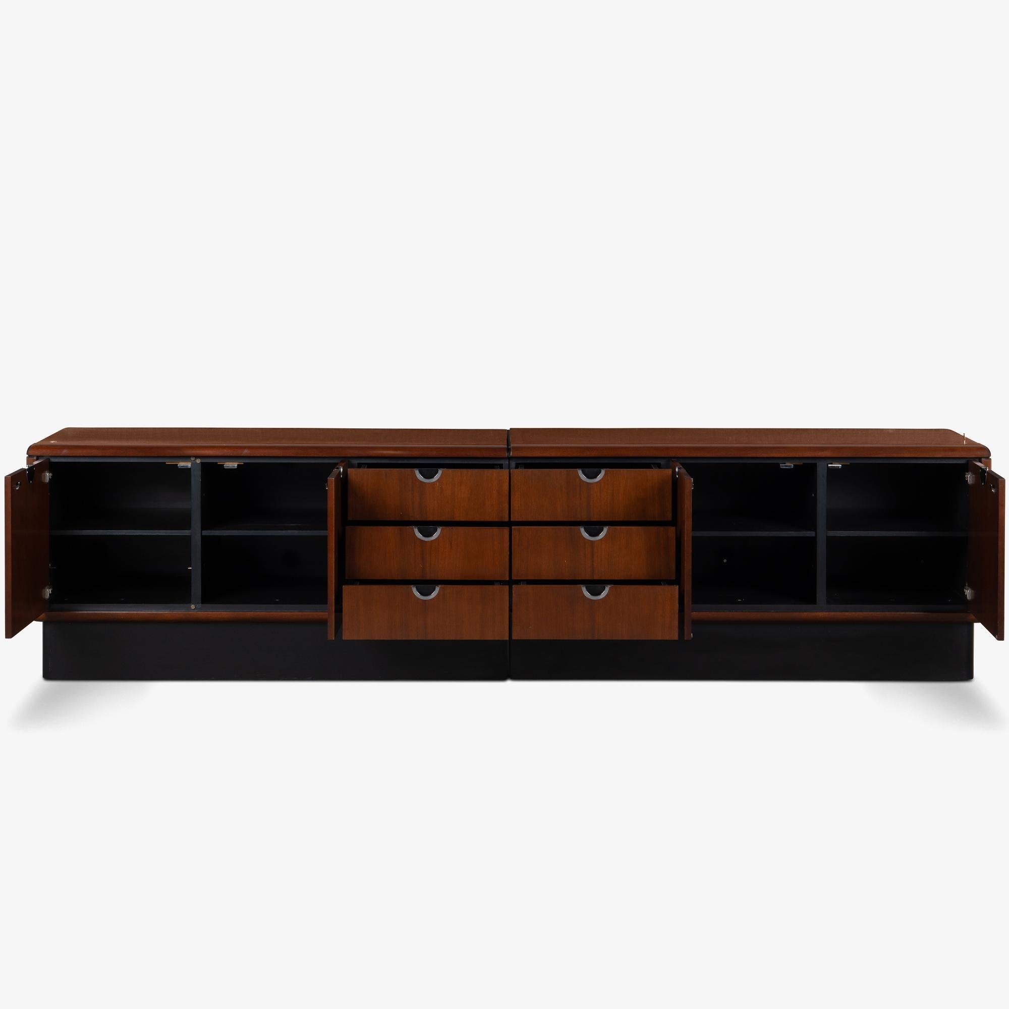 Florence Knoll’s enduring impact on Mid-Century Modern design is unmistakably reflected in this monumental, custom-designed dining table. A pioneering figure in interior architecture, Knoll founded the influential “Planning Unit,” reshaping both