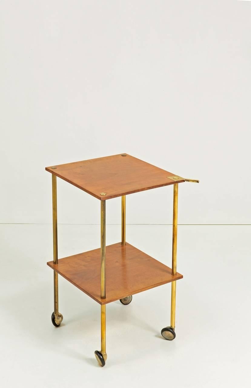 A pair of auxiliary cars designed by Caccia Dominioni and edited by Azucena in 1957. Brass frame and wood shelfs.
Literature: Domus nº337,december 1957,pag.107.