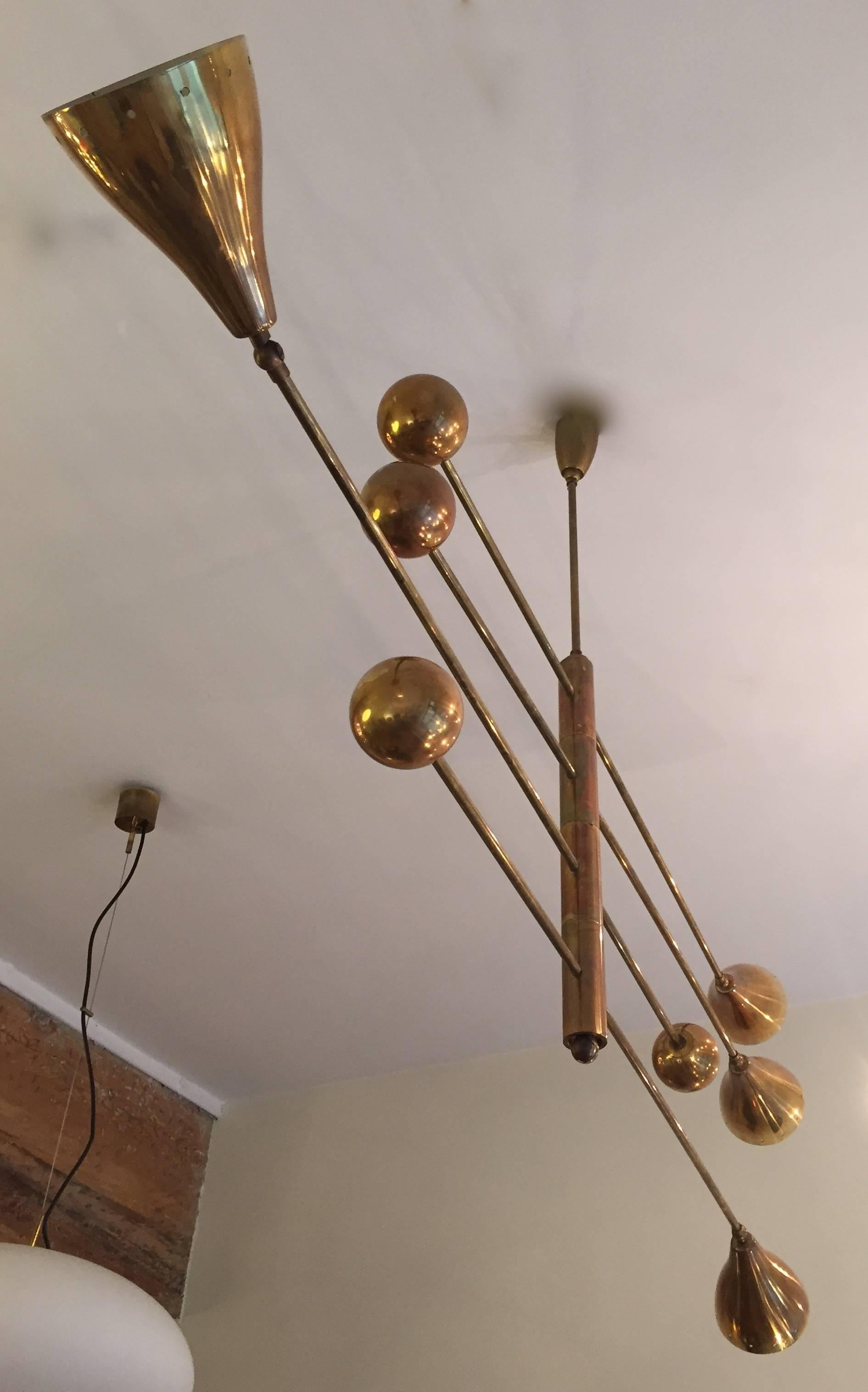 Italian Mobile Brass Chandelier In Excellent Condition In Madrid, ES