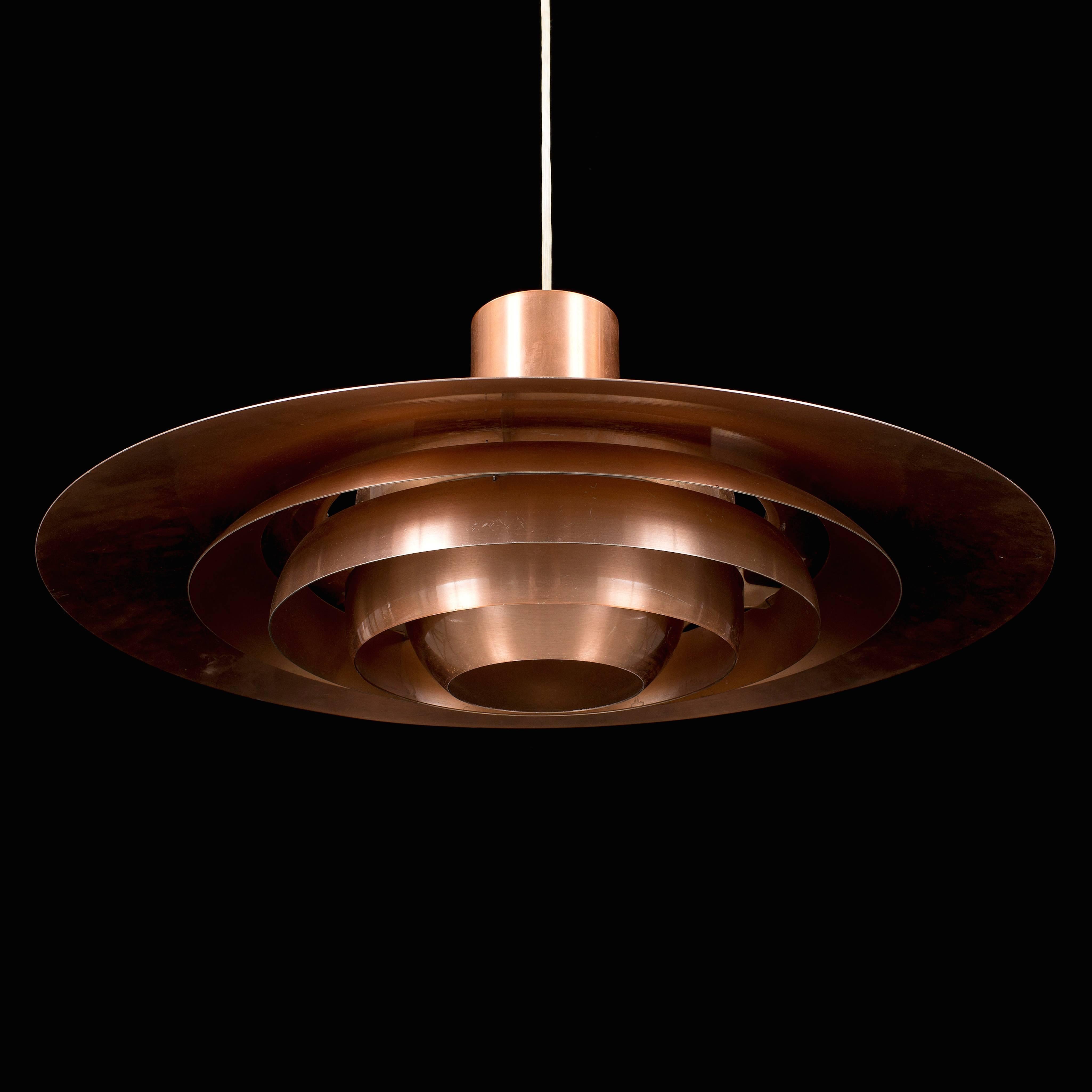 A copper extra large (70 cm) pendant designed by Preben Fabricius and Gorgen Kastholm in 1067 for Danish Nordisk Solar Company.
Excellent condition.Two in stock.