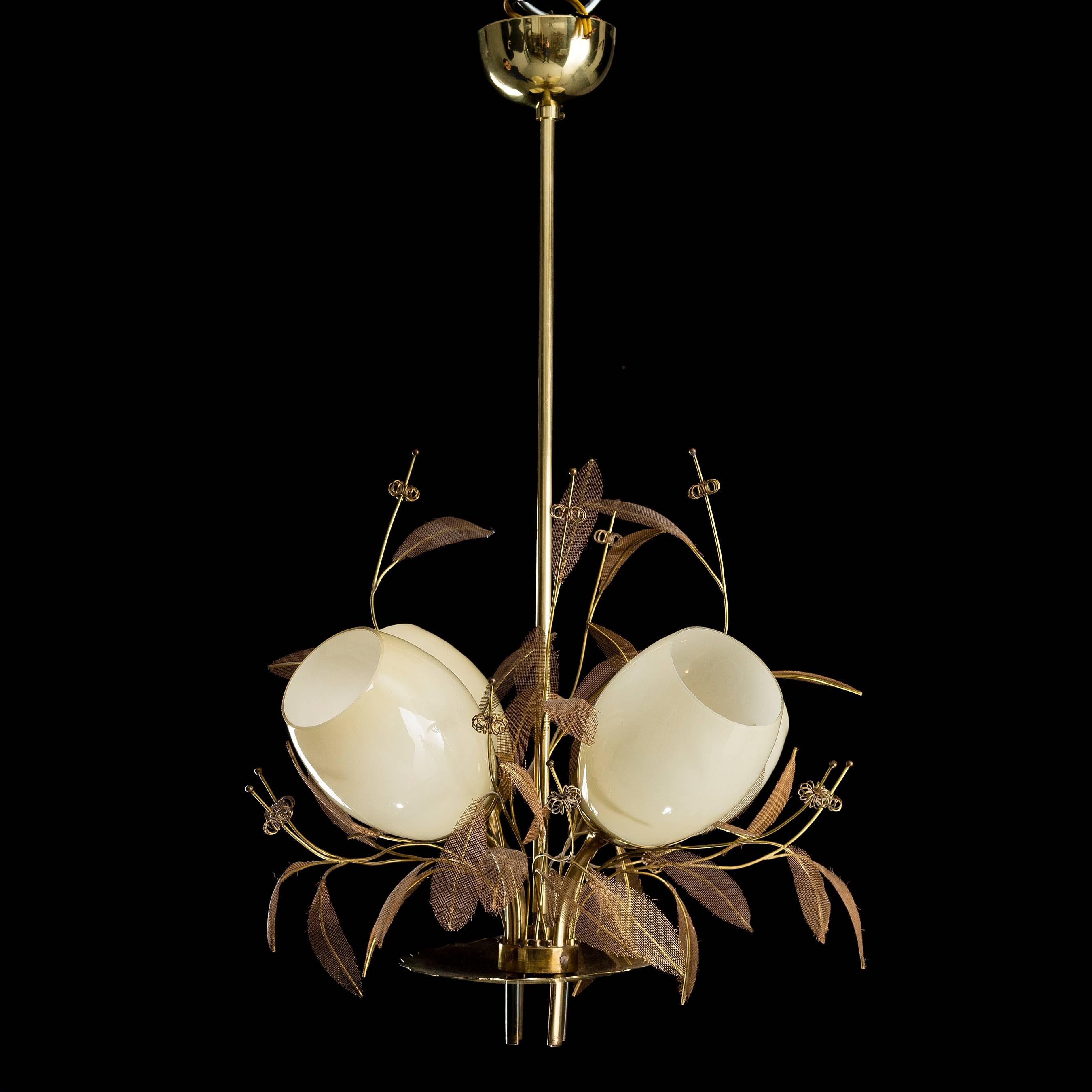 A Paavo Tynell ceiling lamp, model 9029/4, manufactured by Taito Oy in the early 1950s. Four gold guilder glass shades, solid brass, metal and metal mesh.
Stamped "TAITO AB 9029."
Measures: Length 70 cm and width 54 cm.
Excellent